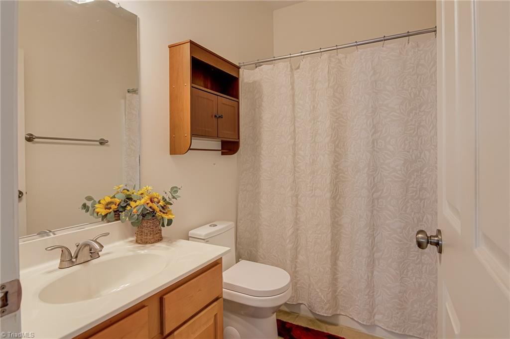 High Point, North Carolina, 27265, United States, 4 Bedrooms Bedrooms, ,3 BathroomsBathrooms,Residential,For Sale,1948916