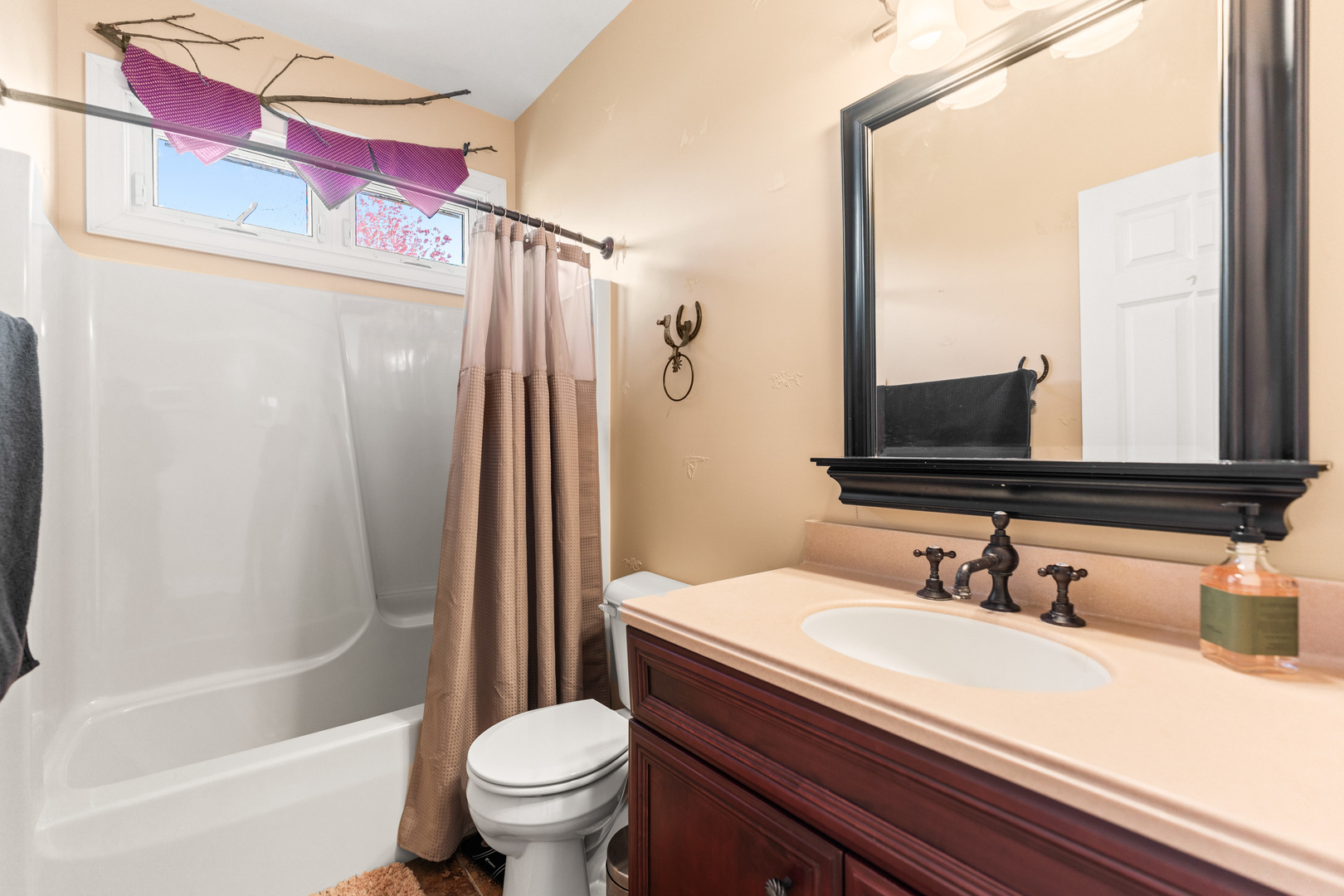 Sheridan, Illinois, 60551, United States, 3 Bedrooms Bedrooms, ,2 BathroomsBathrooms,Residential,For Sale,1994761