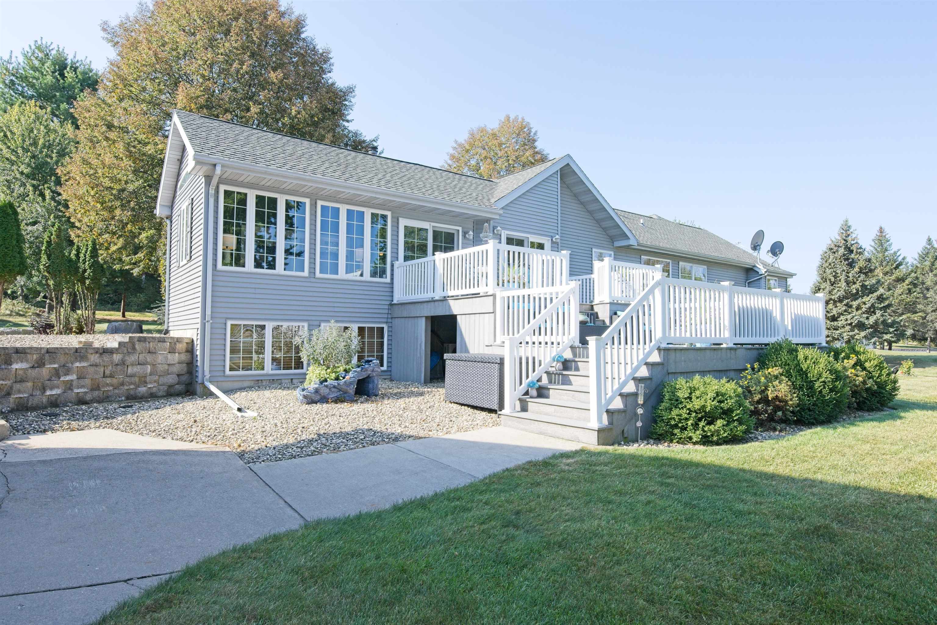 Rio, Wisconsin, 53960, United States, 3 Bedrooms Bedrooms, ,3 BathroomsBathrooms,Residential,For Sale,1976824