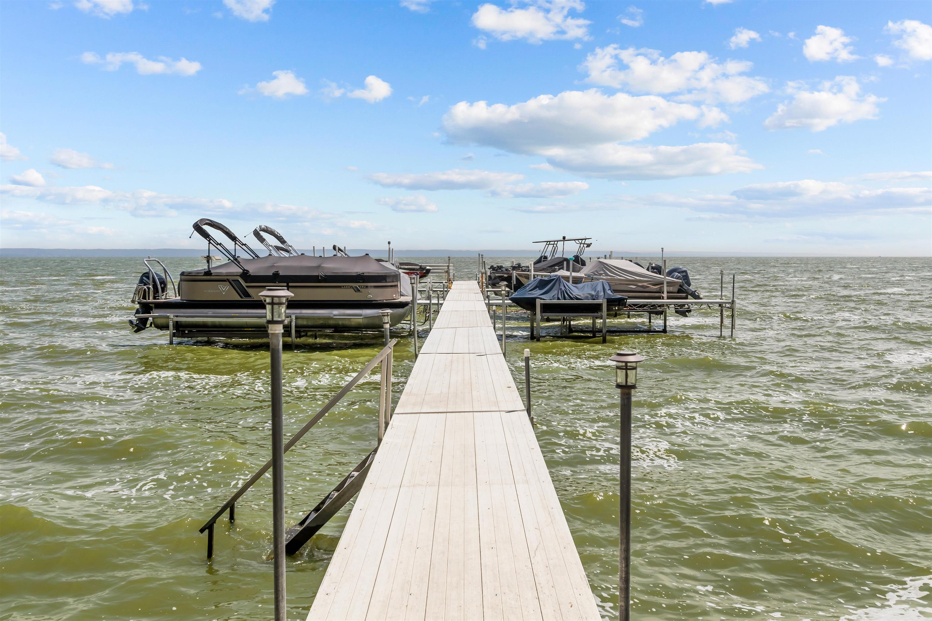 Menasha, Wisconsin, 54952, United States, 3 Bedrooms Bedrooms, ,3 BathroomsBathrooms,Residential,For Sale,1981265