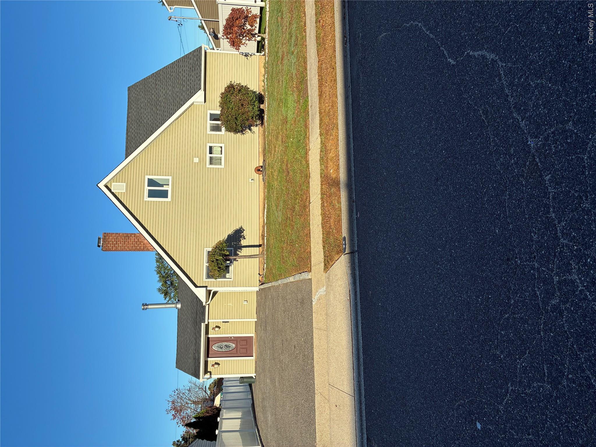 Wheelbarrow Ln, Wantagh, NY 11793