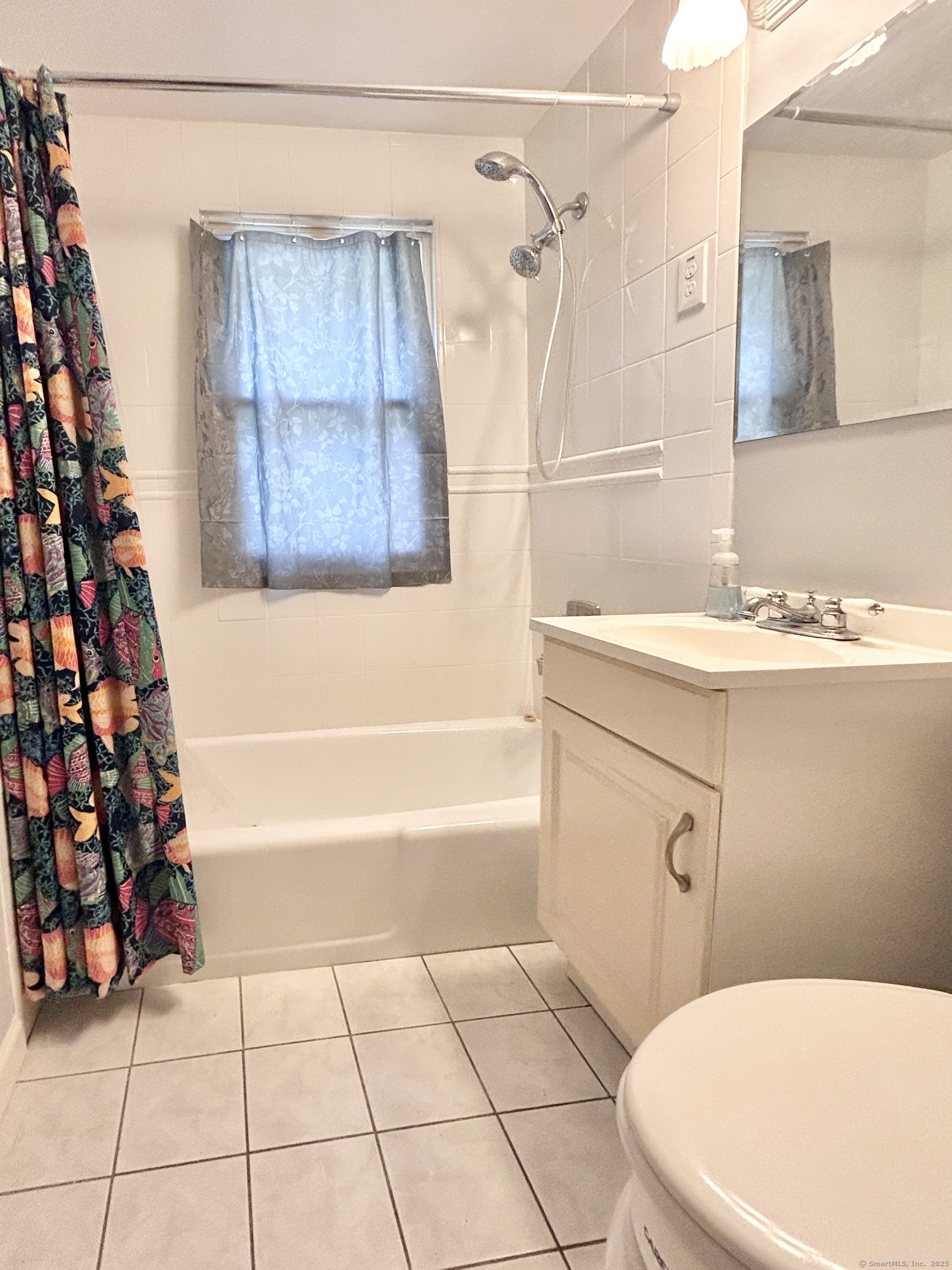 Seymour, Connecticut, 06483, United States, 3 Bedrooms Bedrooms, ,2 BathroomsBathrooms,Residential,For Sale,1933052