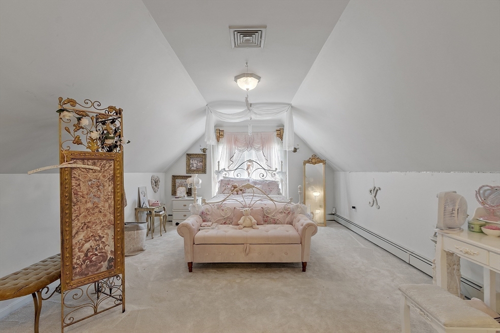 Middleton, Massachusetts, 01949, United States, 4 Bedrooms Bedrooms, ,4 BathroomsBathrooms,Residential,For Sale,1981147