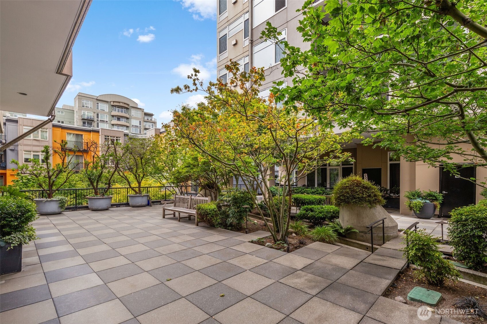 Seattle, Washington, 98121, United States, 1 Bedroom Bedrooms, ,1 BathroomBathrooms,Residential,For Sale,1896299