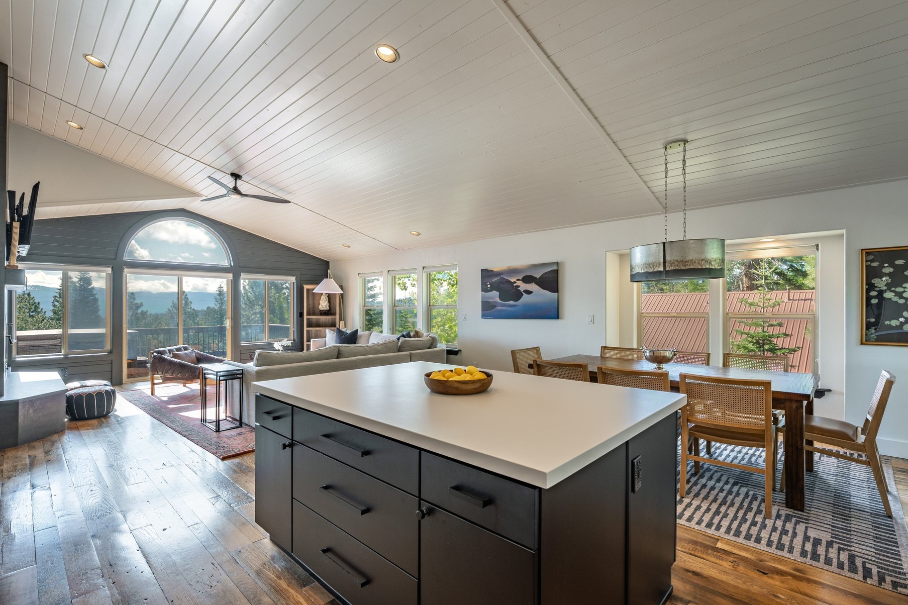  Modern Tahoe Donner Retreat with Panoramic Mountain Views & Elevated Living - 物件實景