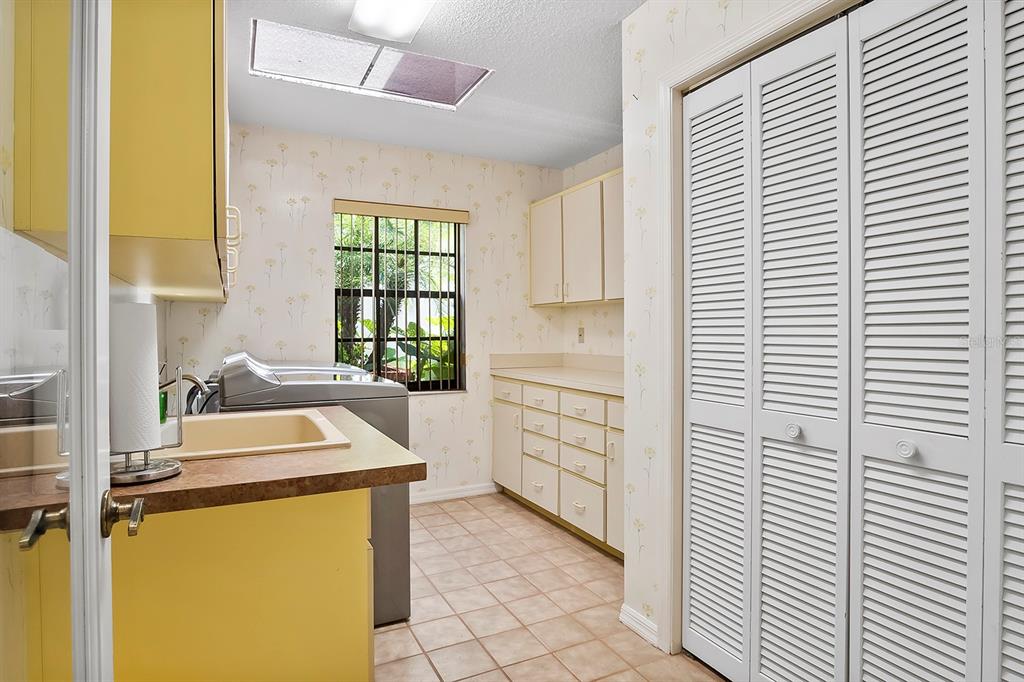 Weeki Wachee, Florida, 34607, United States, 4 Bedrooms Bedrooms, ,5 BathroomsBathrooms,Residential,For Sale,2009705