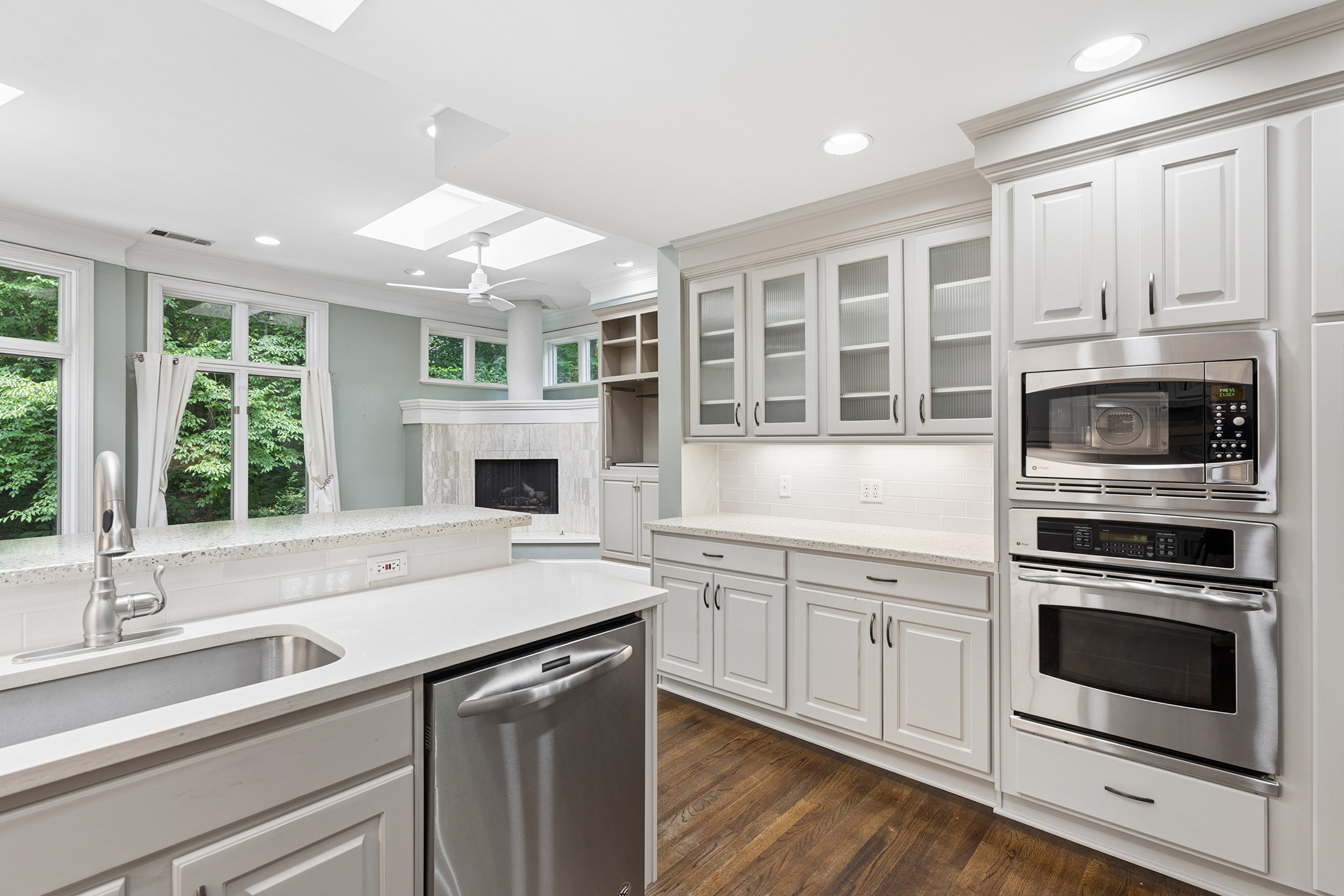 Beautiful Sandy Springs Home Offers Exceptional Space and Flexible Living - 物件實景