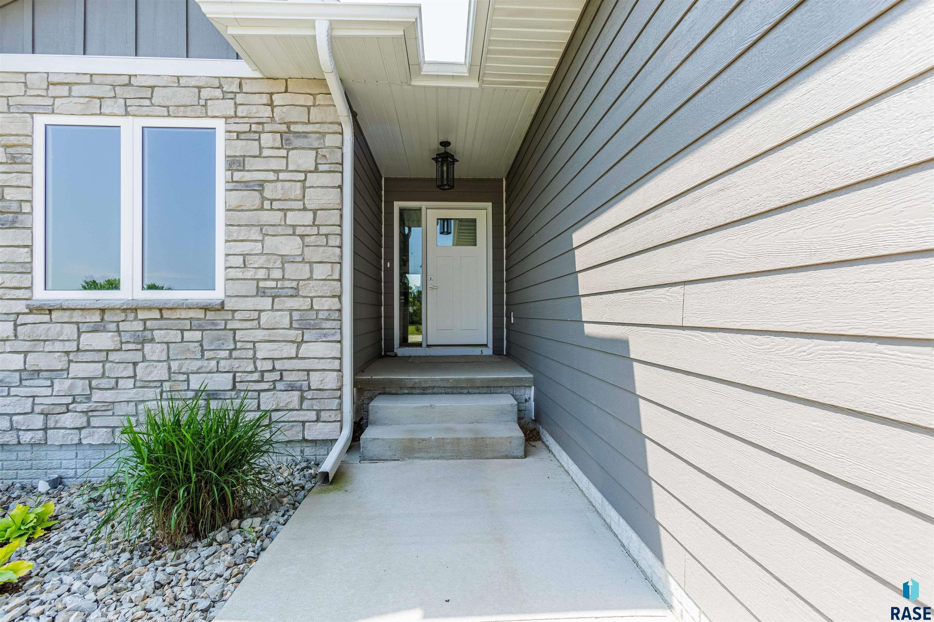 204 S 15th Ave, Rock Rapids, Iowa, 51246, United States, 5 Bedrooms Bedrooms, ,2 BathroomsBathrooms,Residential,For Sale,204 S 15th Ave,1614396