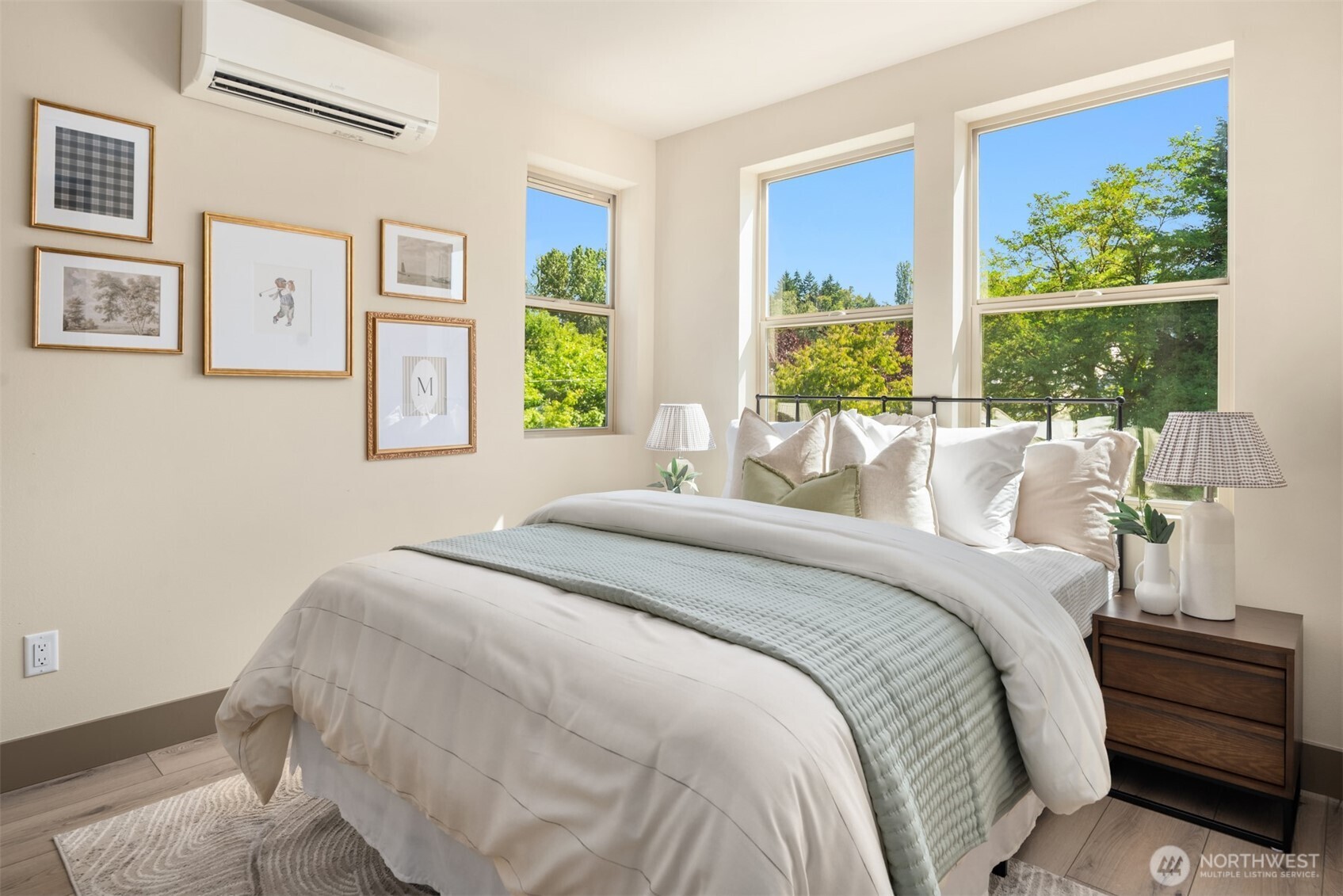 Seattle, Washington, 98106, United States, 4 Bedrooms Bedrooms, ,3 BathroomsBathrooms,Residential,For Sale,1902505