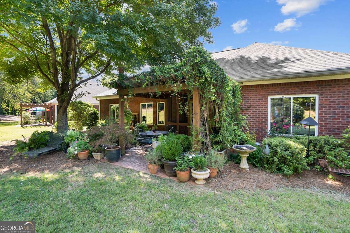 Watkinsville, Georgia, 30677, United States, 2 Bedrooms Bedrooms, ,2 BathroomsBathrooms,Residential,For Sale,1957394