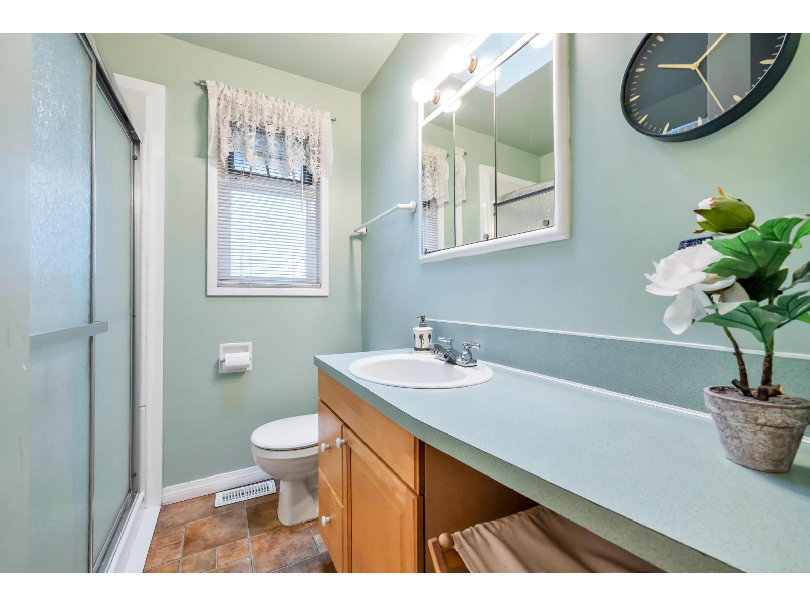 WHITE ROCK, British Columbia, V4B 4T7, CA, 4 Bedrooms Bedrooms, ,2 BathroomsBathrooms,Residential,For Sale,1951469