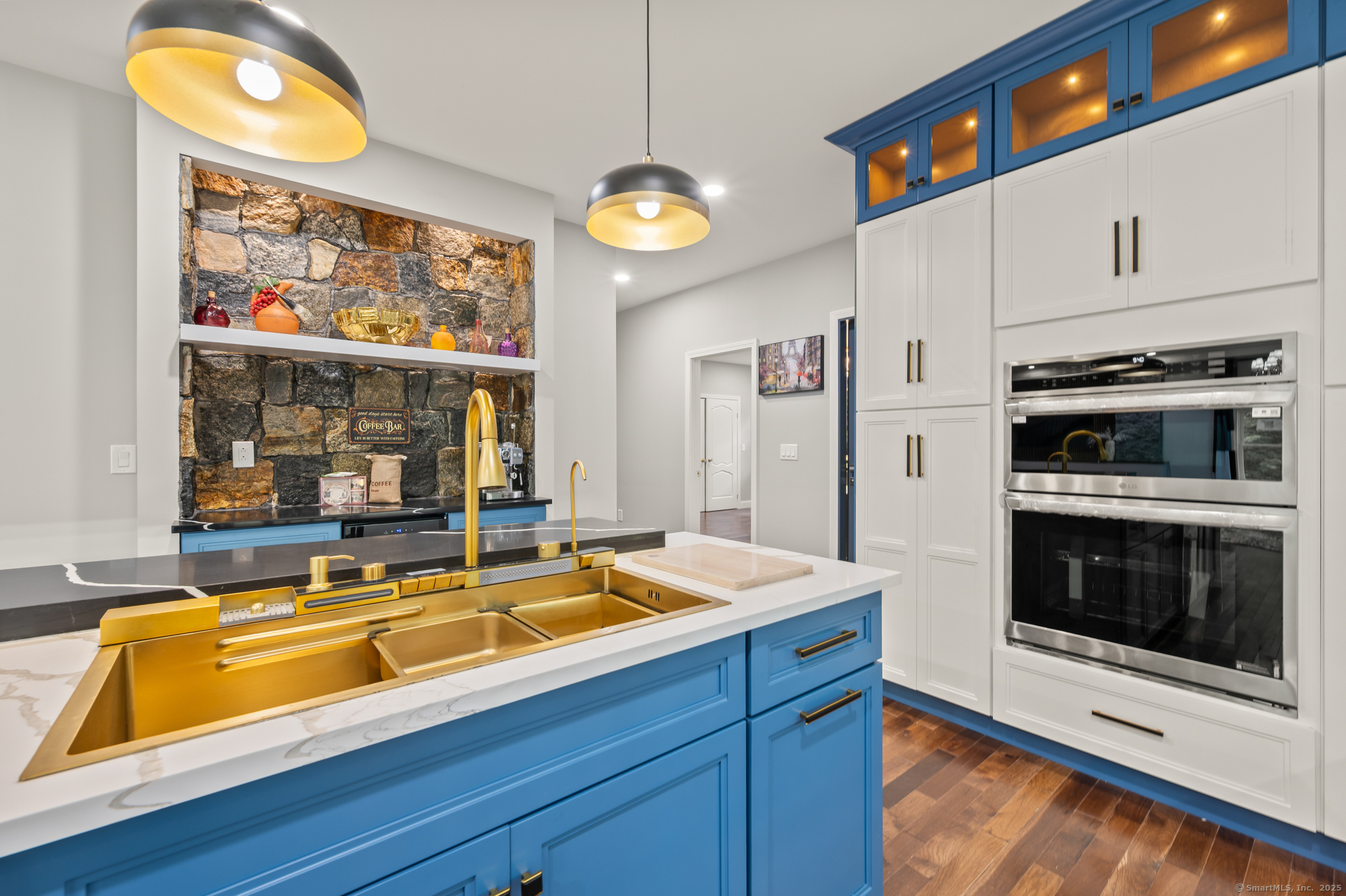 Simsbury, Connecticut, 06092, United States, 4 Bedrooms Bedrooms, ,3 BathroomsBathrooms,Residential,For Sale,1872405