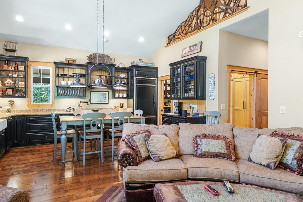 Murphy, North Carolina, 28906, United States, 3 Bedrooms Bedrooms, ,3 BathroomsBathrooms,Residential,For Sale,1982645