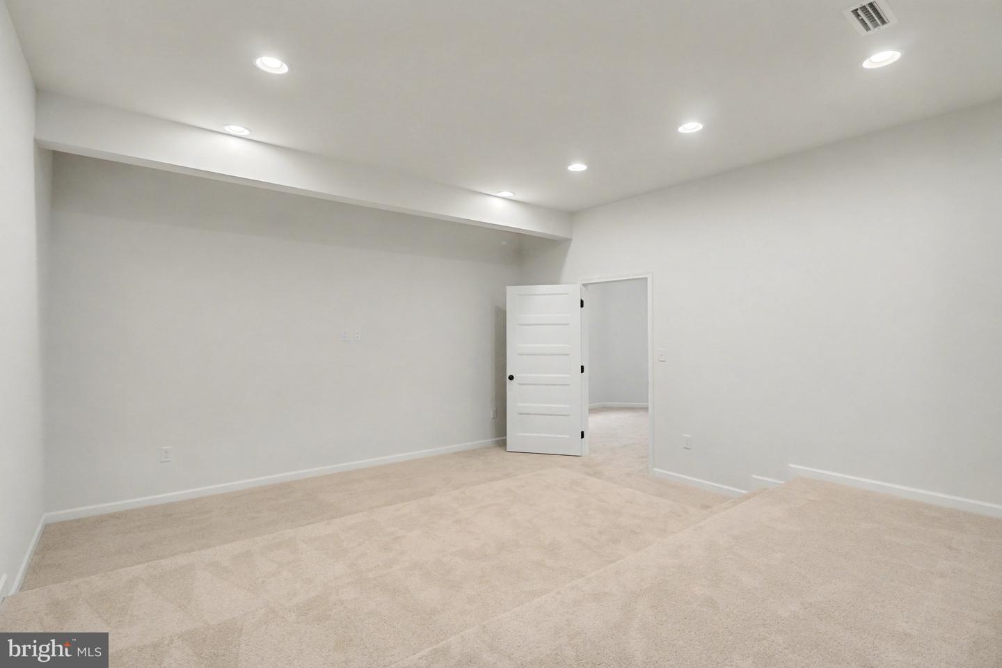 York, Pennsylvania, 17403, United States, 5 Bedrooms Bedrooms, ,6 BathroomsBathrooms,Residential,For Sale,2003251