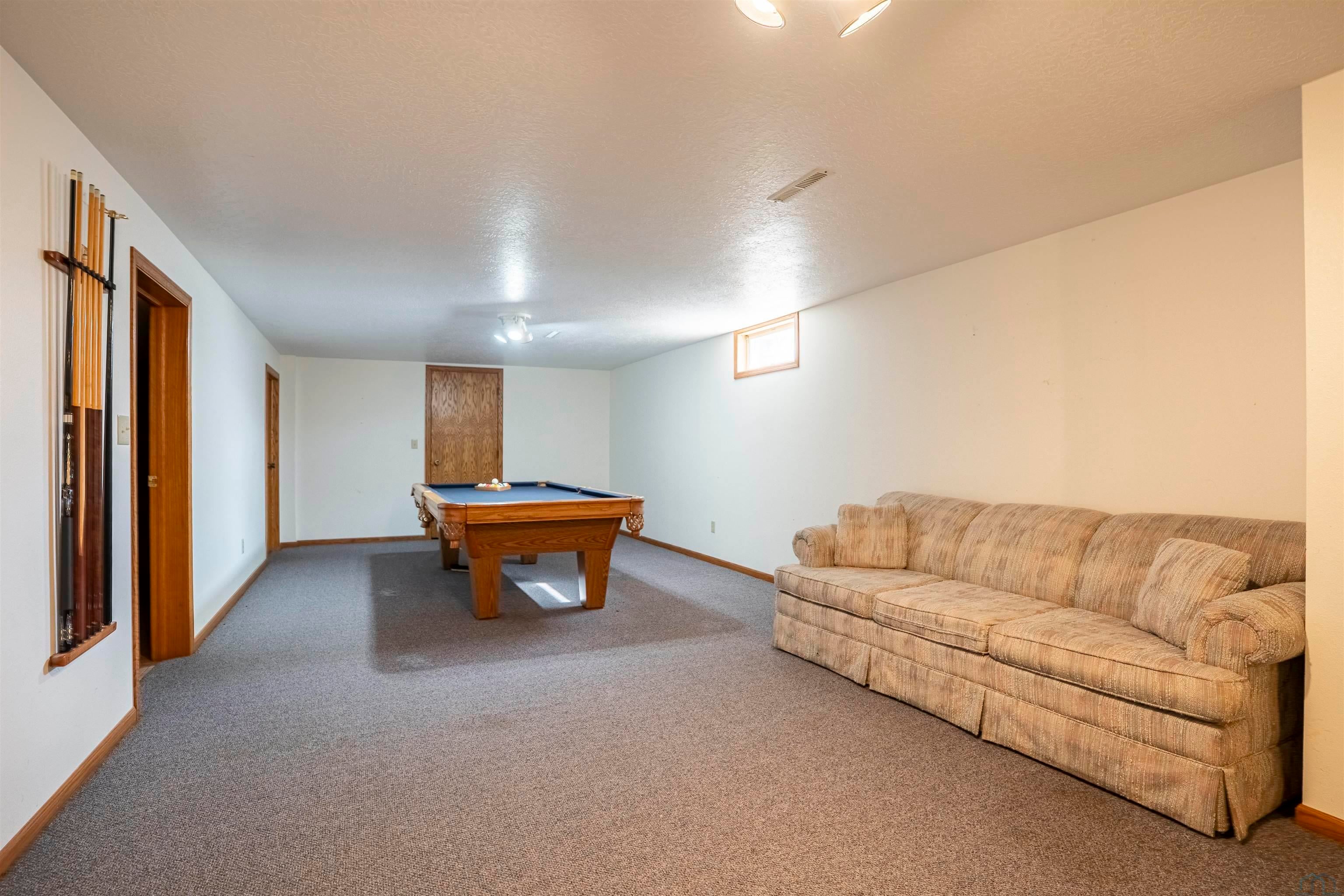 Sioux City, Iowa, 51108, United States, 3 Bedrooms Bedrooms, ,4 BathroomsBathrooms,Residential,For Sale,2035847