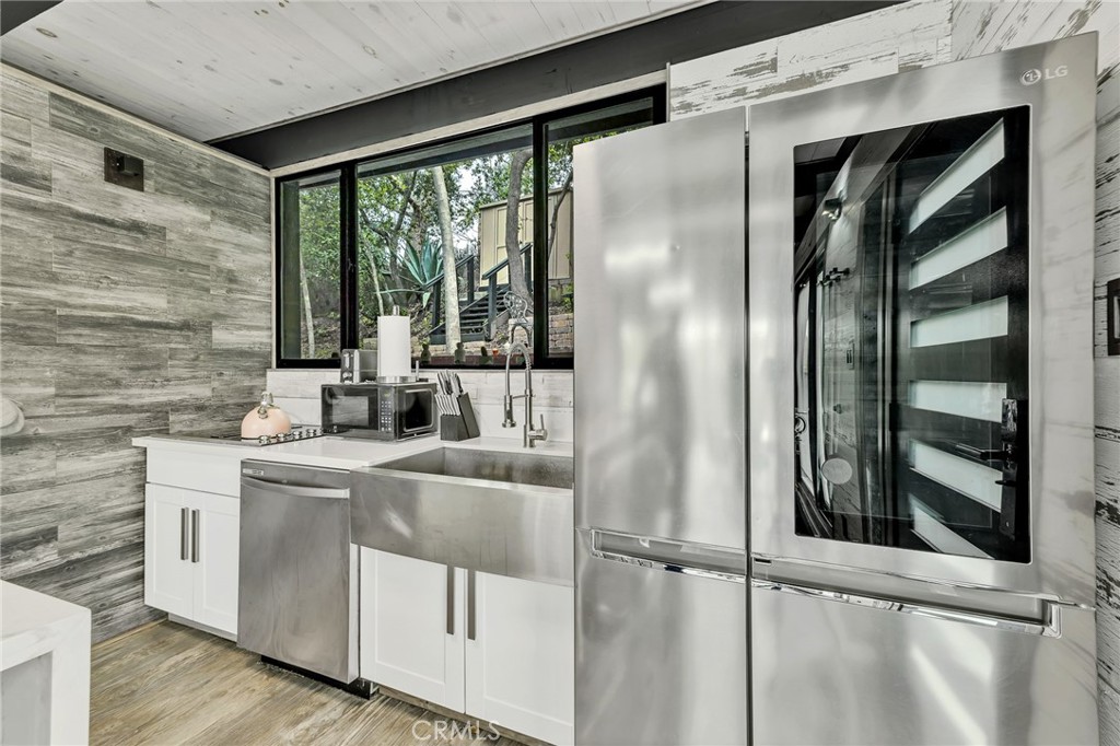 Woodland Hills, California, 91364, United States, 4 Bedrooms Bedrooms, ,2 BathroomsBathrooms,Residential,For Sale,1975100