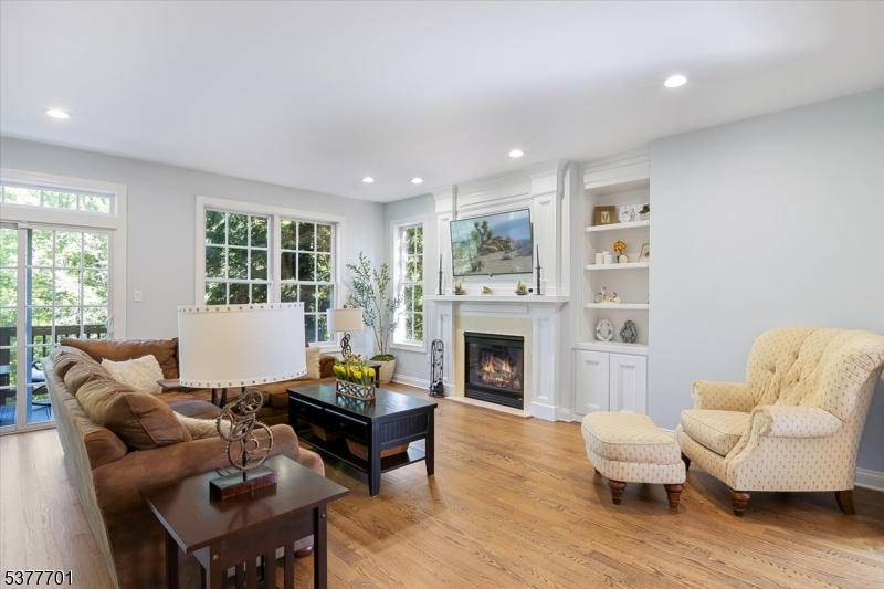 Denville Twp., New Jersey, 07834-3836, United States, 3 Bedrooms Bedrooms, ,4 BathroomsBathrooms,Residential,For Sale,1914239