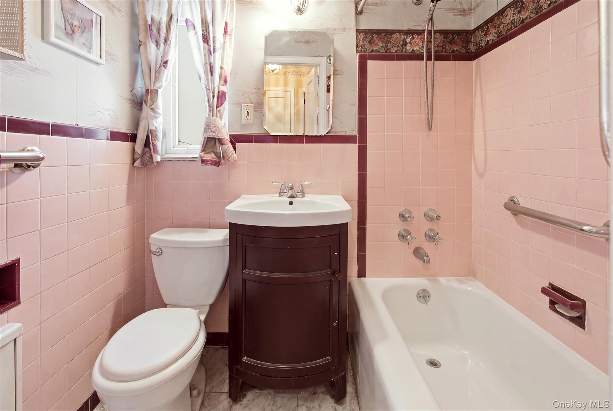  8029 259th Street, Glen Oaks, NY, 11004 - 物件實景