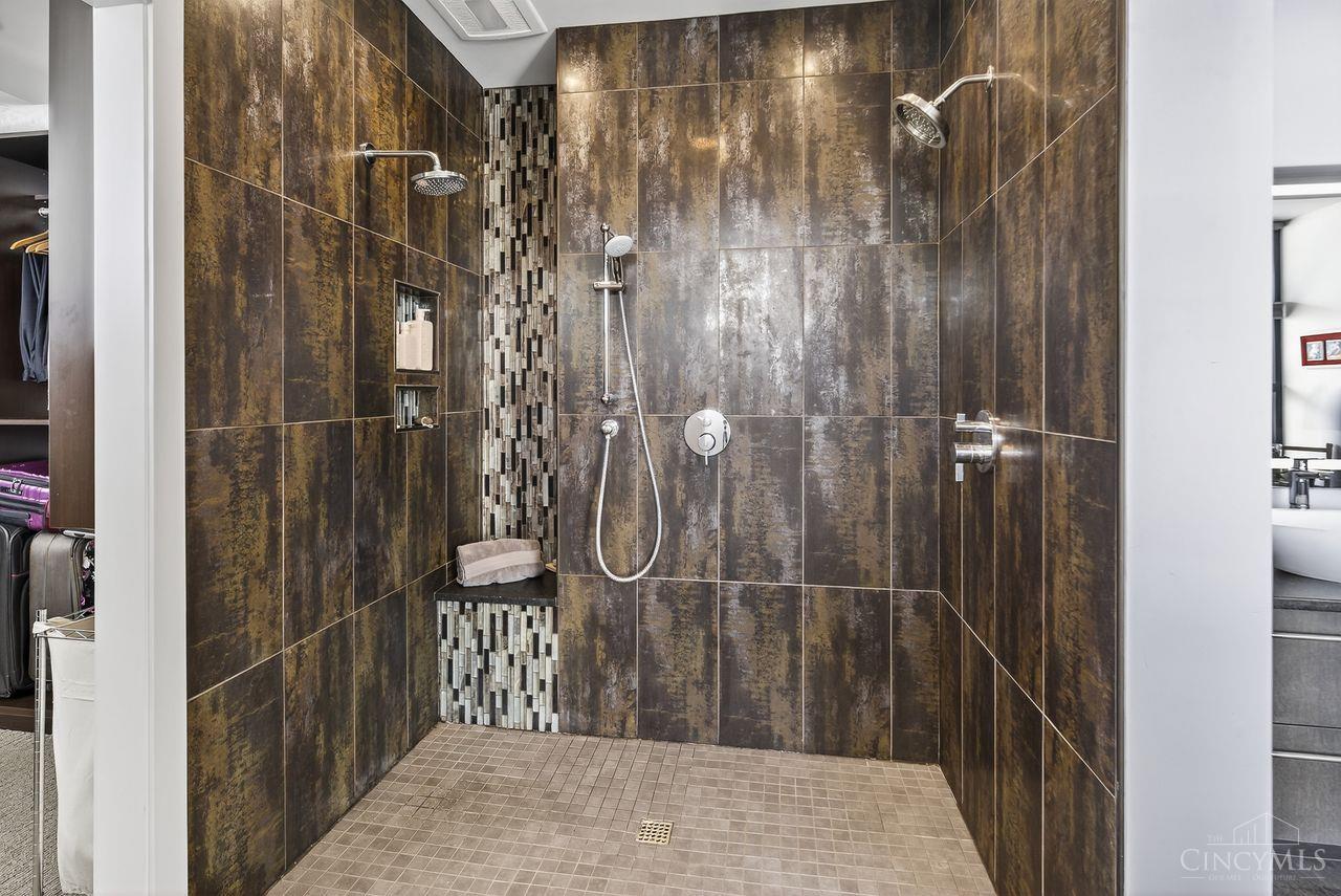 Cincinnati, Ohio, 45202, United States, 4 Bedrooms Bedrooms, ,4 BathroomsBathrooms,Residential,For Sale,1926217