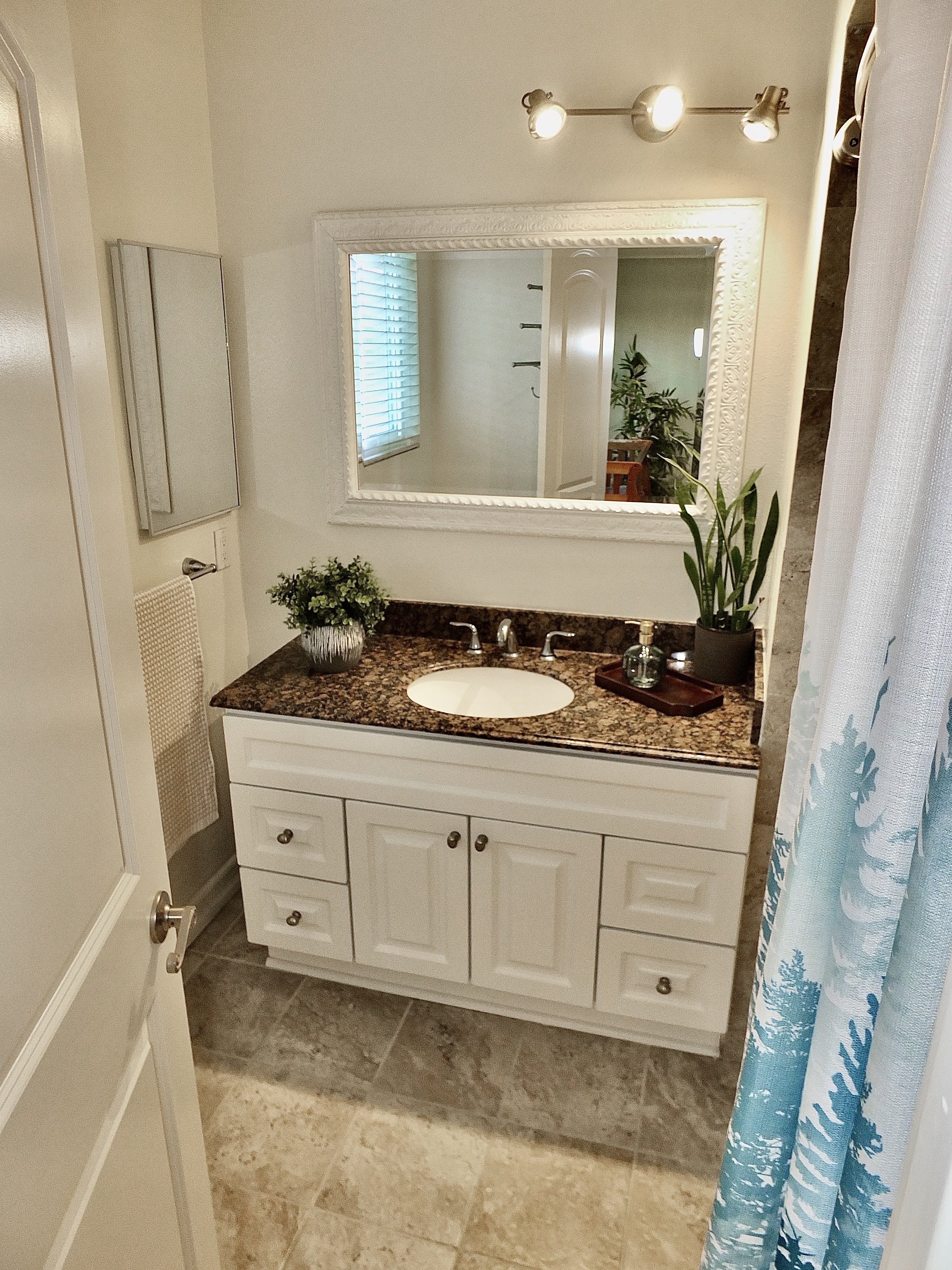 Gardena, California, 90247, United States, 2 Bedrooms Bedrooms, ,3 BathroomsBathrooms,Residential,For Sale,1905647
