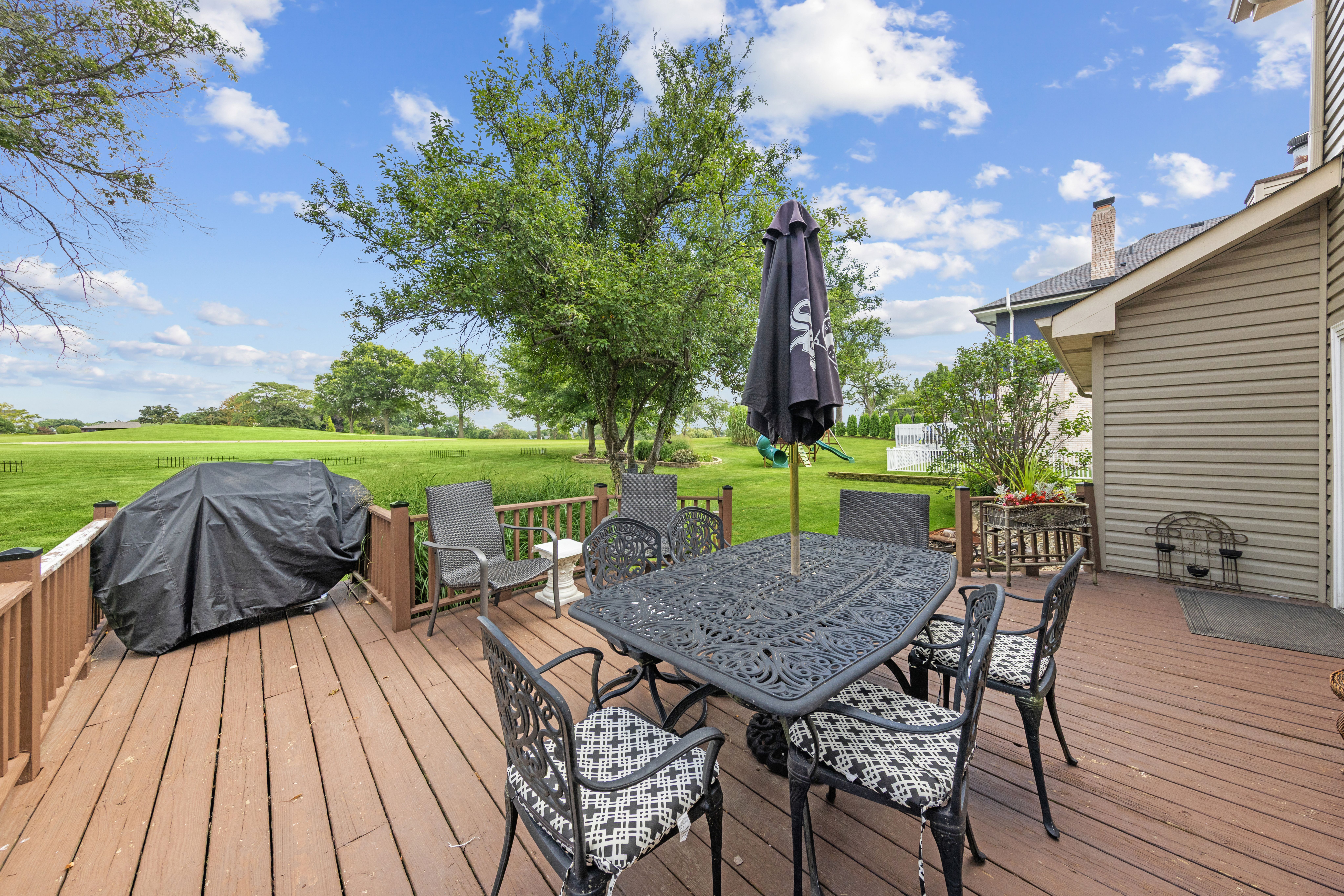  Enjoy Amazing Carriage Greens Golf Course Views Everyday from Your Backyard Deck - 物件實景