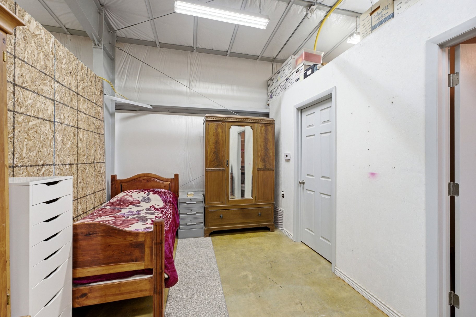  Custom Home with a 2400 Square Foot Shop with Plumbing and Electricity - 物件實景
