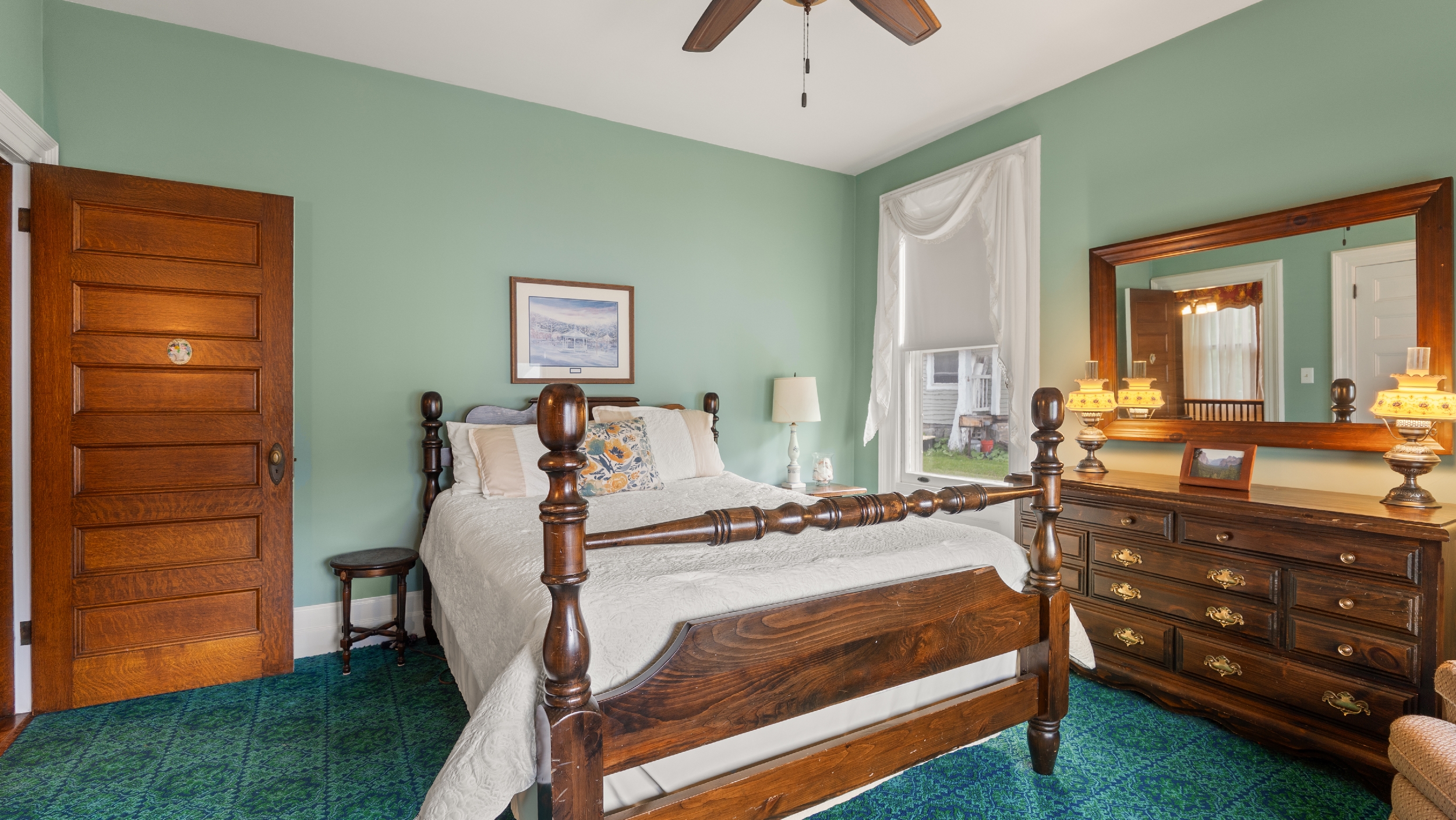  Charming In-Town Victorian with Large Carriage House - 物件實景