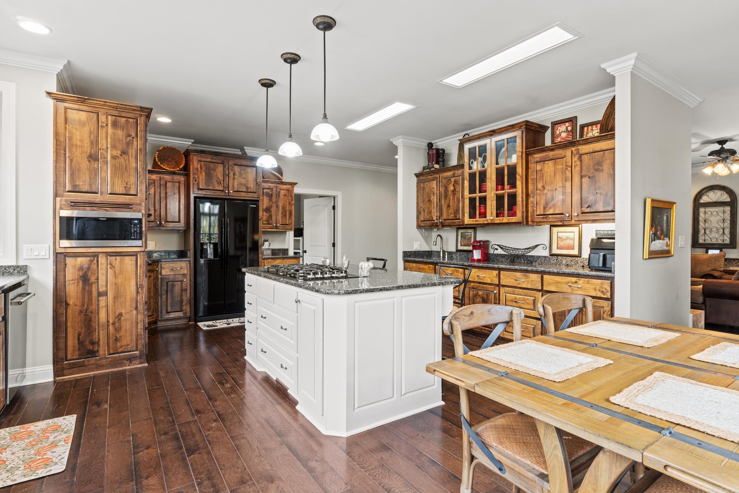 Benton, Arkansas, 72019, United States, 5 Bedrooms Bedrooms, ,5 BathroomsBathrooms,Residential,For Sale,1994401