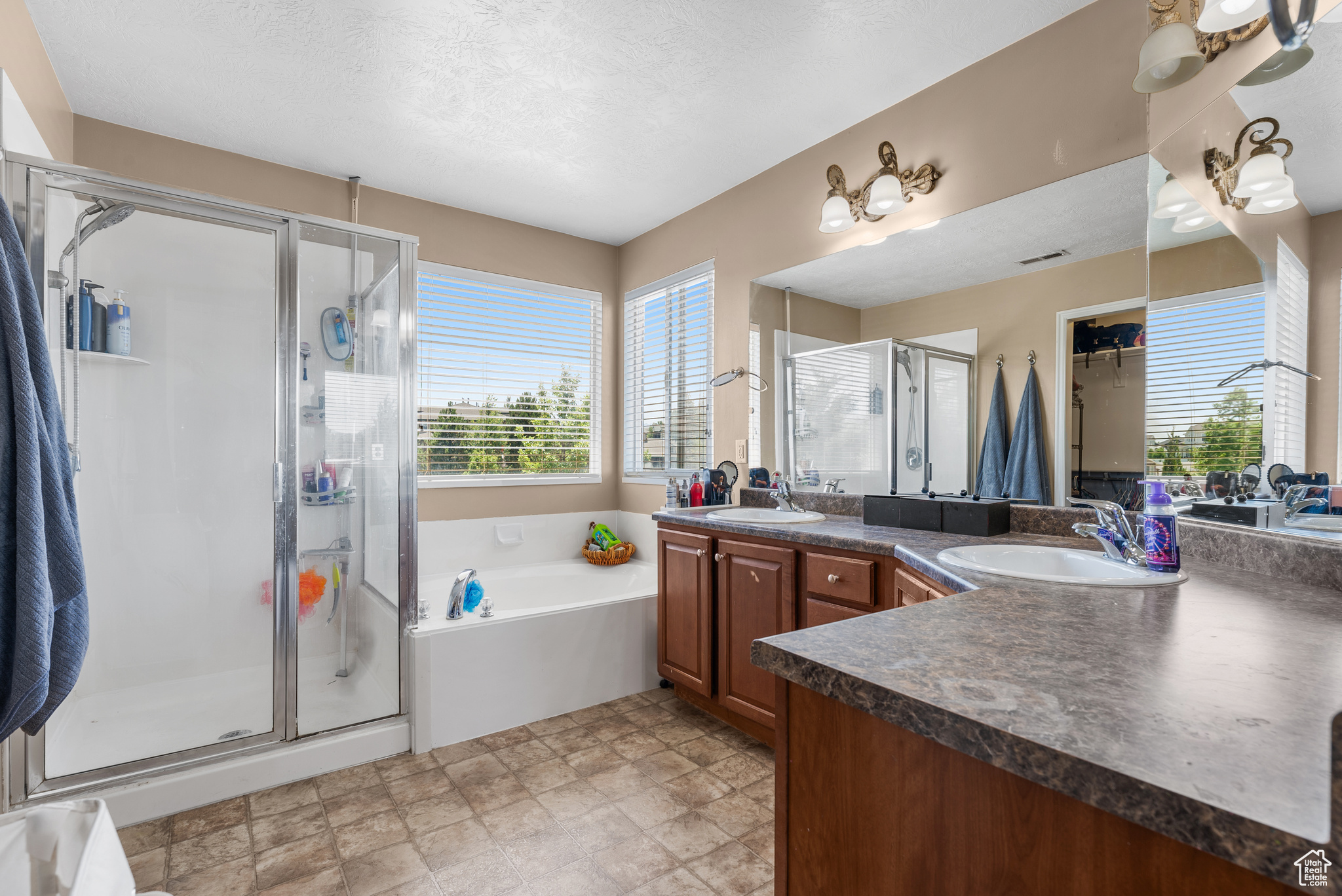 West Jordan, Utah, 84081, United States, 4 Bedrooms Bedrooms, ,3 BathroomsBathrooms,Residential,For Sale,1885459