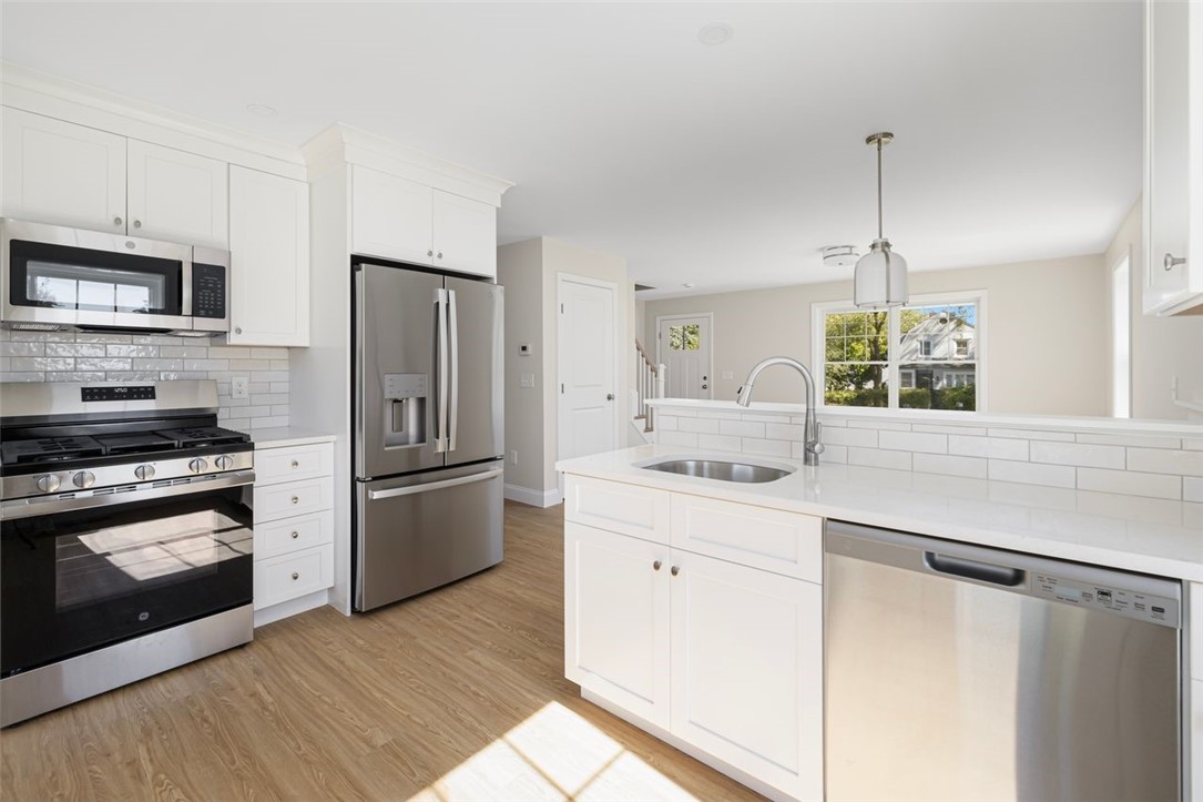 Warwick, Rhode Island, 02889, United States, 4 Bedrooms Bedrooms, ,4 BathroomsBathrooms,Residential,For Sale,2003475