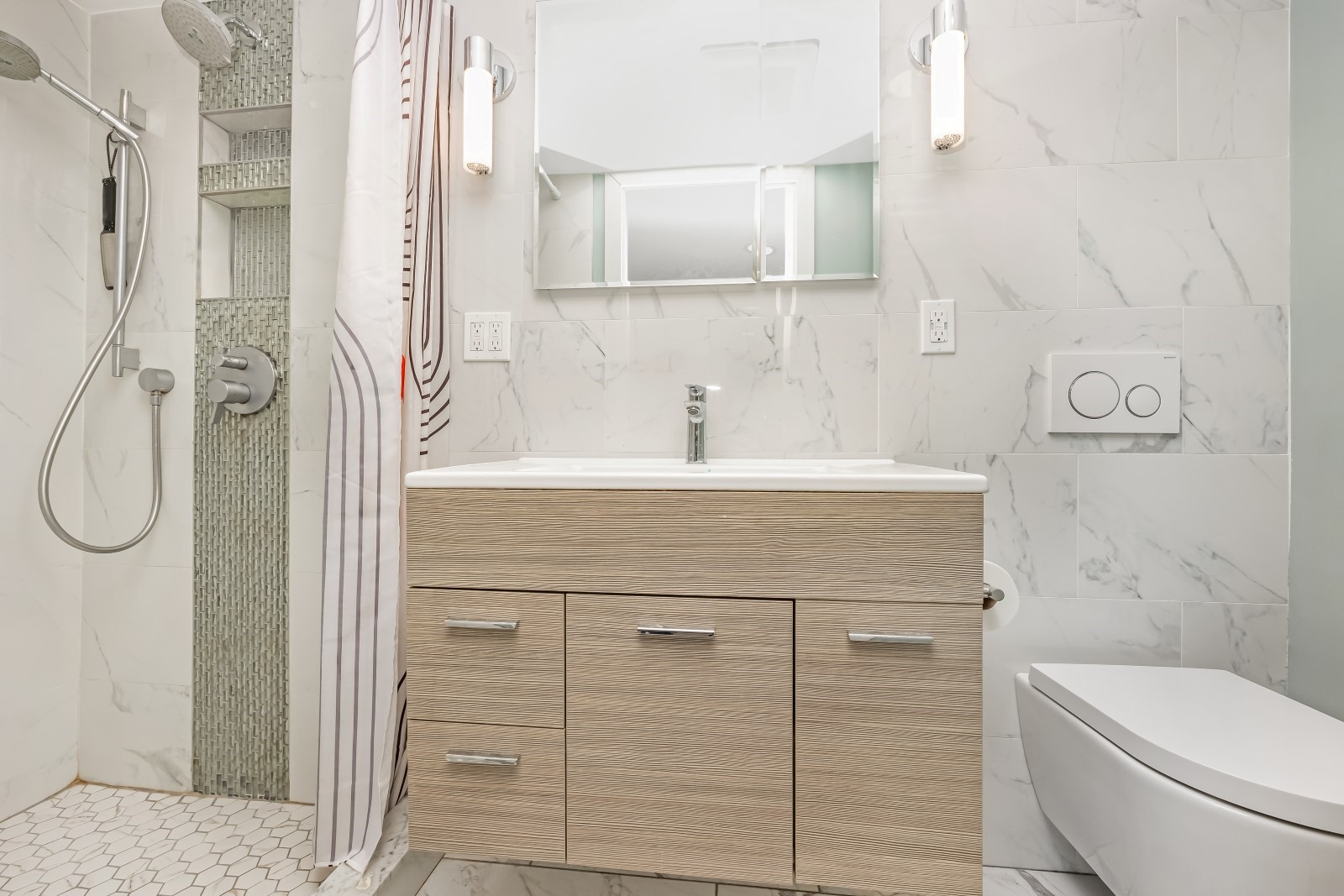 Middle Village, New York, 11379, United States, 3 Bedrooms Bedrooms, ,2 BathroomsBathrooms,Residential,For Sale,2001755