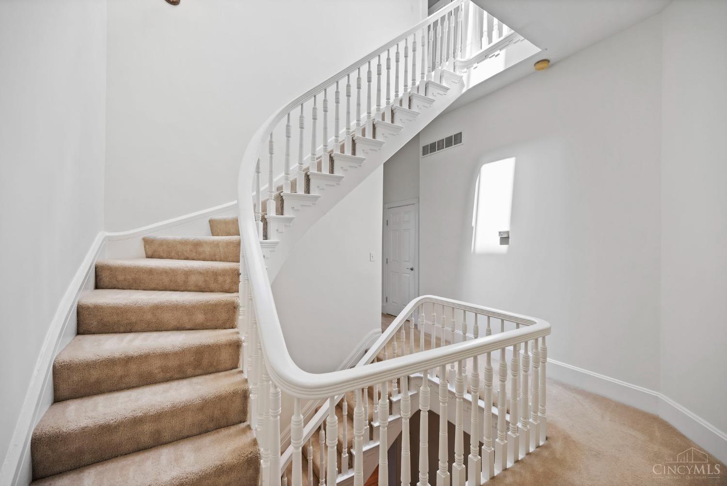 Cincinnati, Ohio, 45219, United States, 4 Bedrooms Bedrooms, ,4 BathroomsBathrooms,Residential,For Sale,1804934