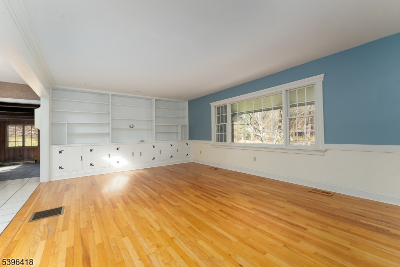 Raritan Twp., New Jersey, 08822, United States, 3 Bedrooms Bedrooms, ,2 BathroomsBathrooms,Residential,For Sale,1991179