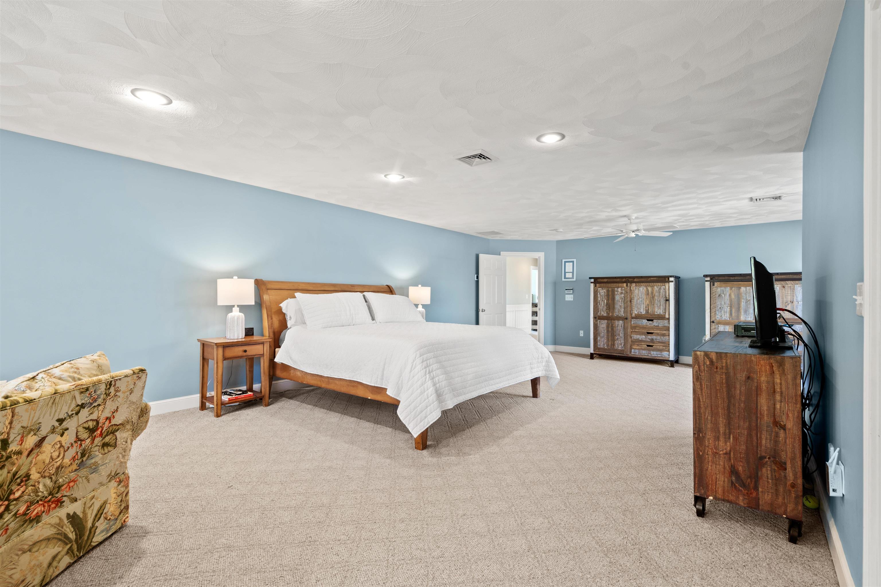 Hollis, New Hampshire, 03049, United States, 4 Bedrooms Bedrooms, ,3 BathroomsBathrooms,Residential,For Sale,1883296