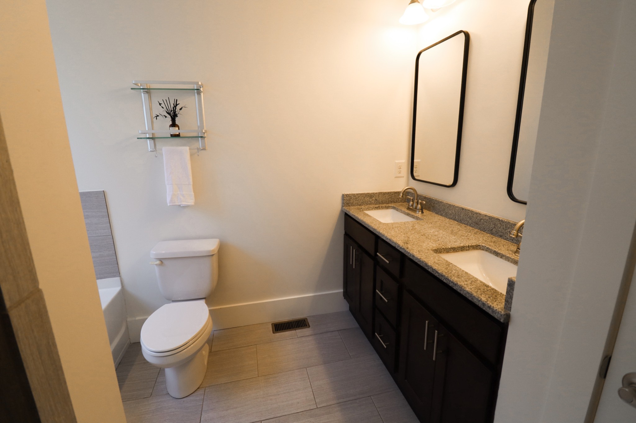 Nashville, Tennessee, 37209, United States, 3 Bedrooms Bedrooms, ,3 BathroomsBathrooms,Residential,For Sale,1837911