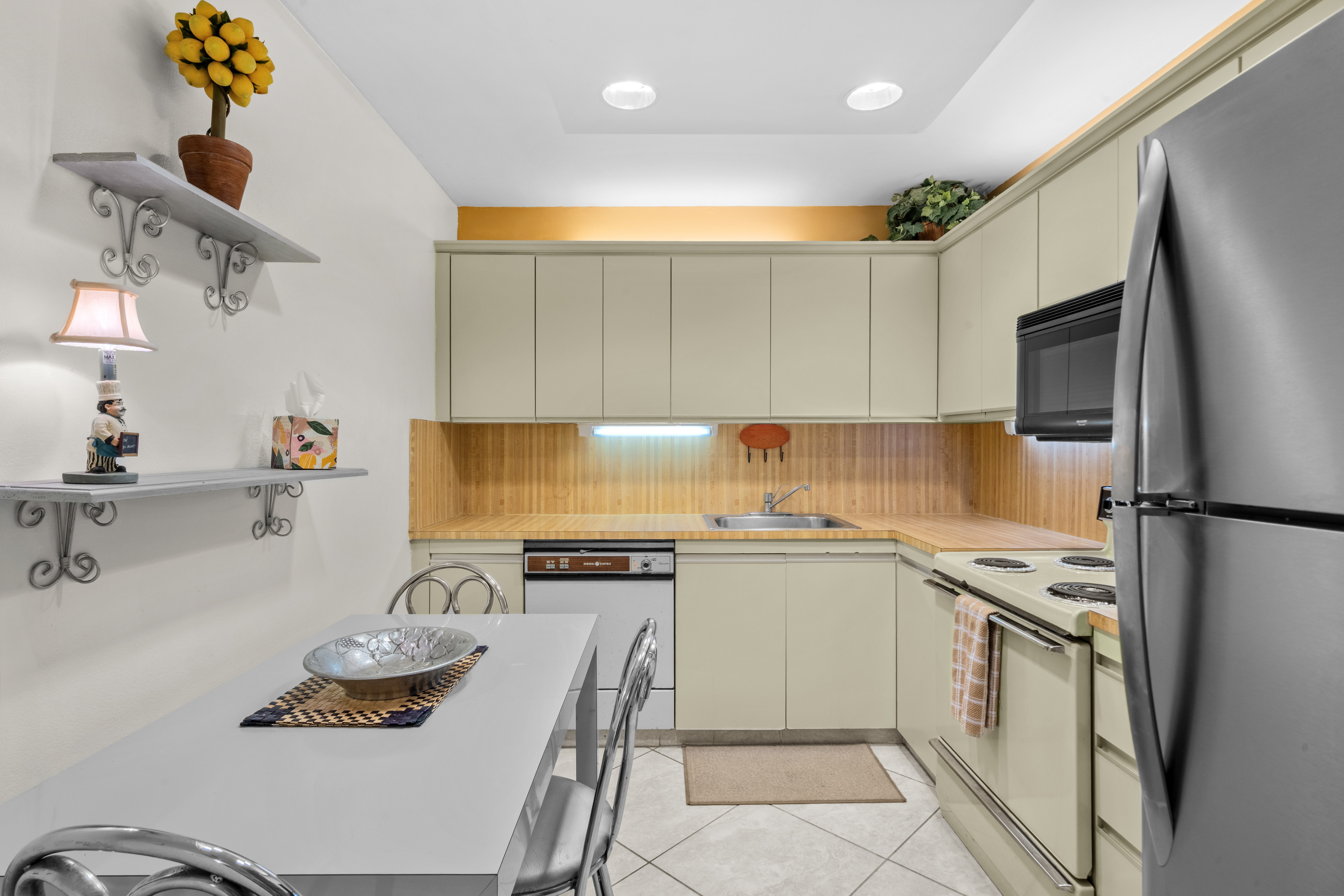  2500 Parkview Dr, Hallandale Beach, FL, 33009 - 物件實景