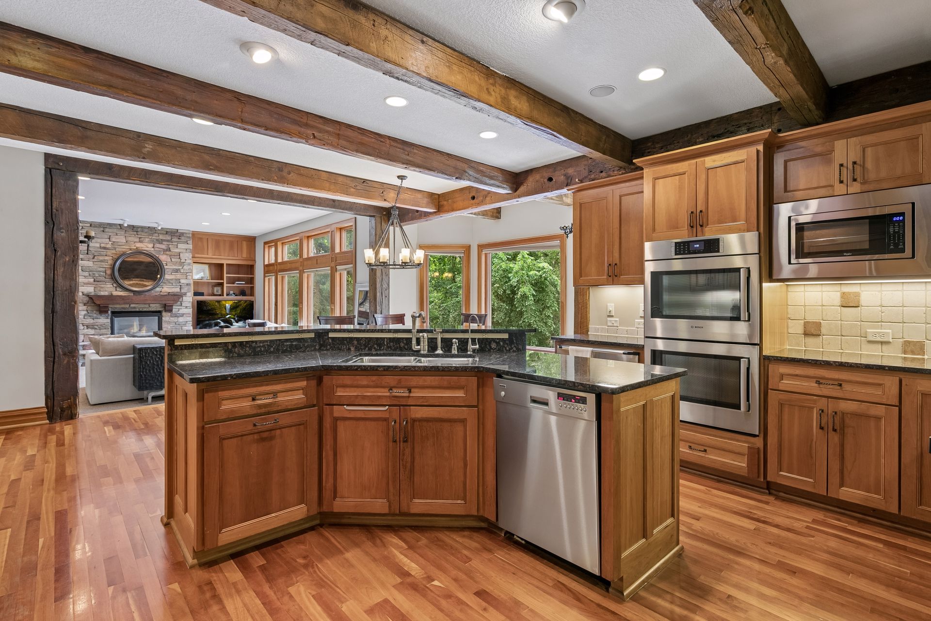  One-of-a-kind wooded retreat in Lakeville - 物件實景