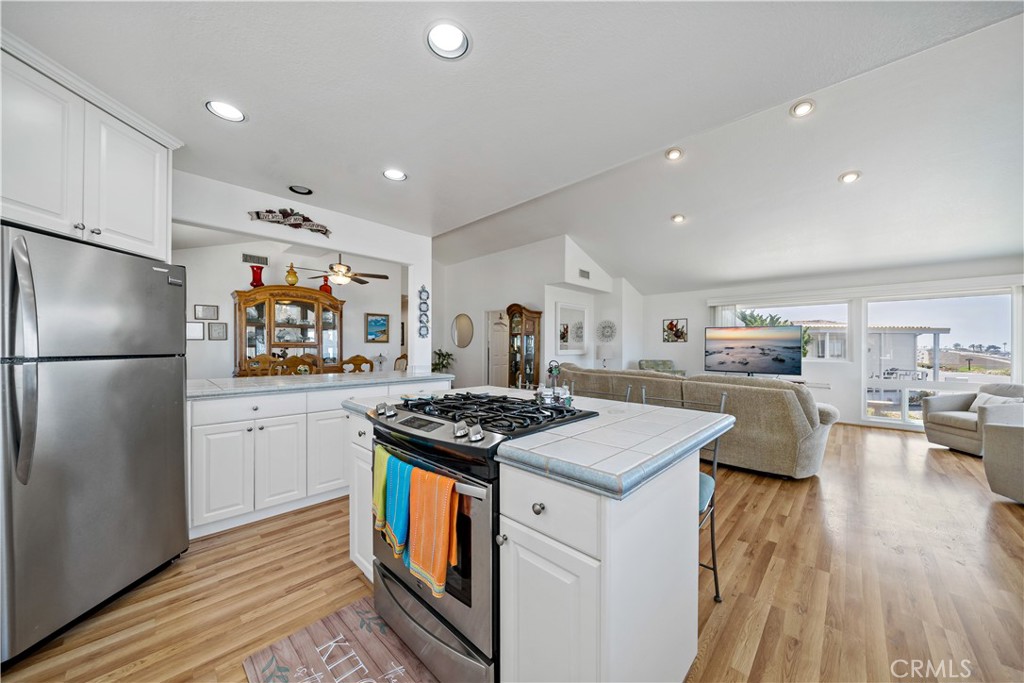 Carlsbad, California, 92011, United States, 2 Bedrooms Bedrooms, ,2 BathroomsBathrooms,Residential,For Sale,1977737