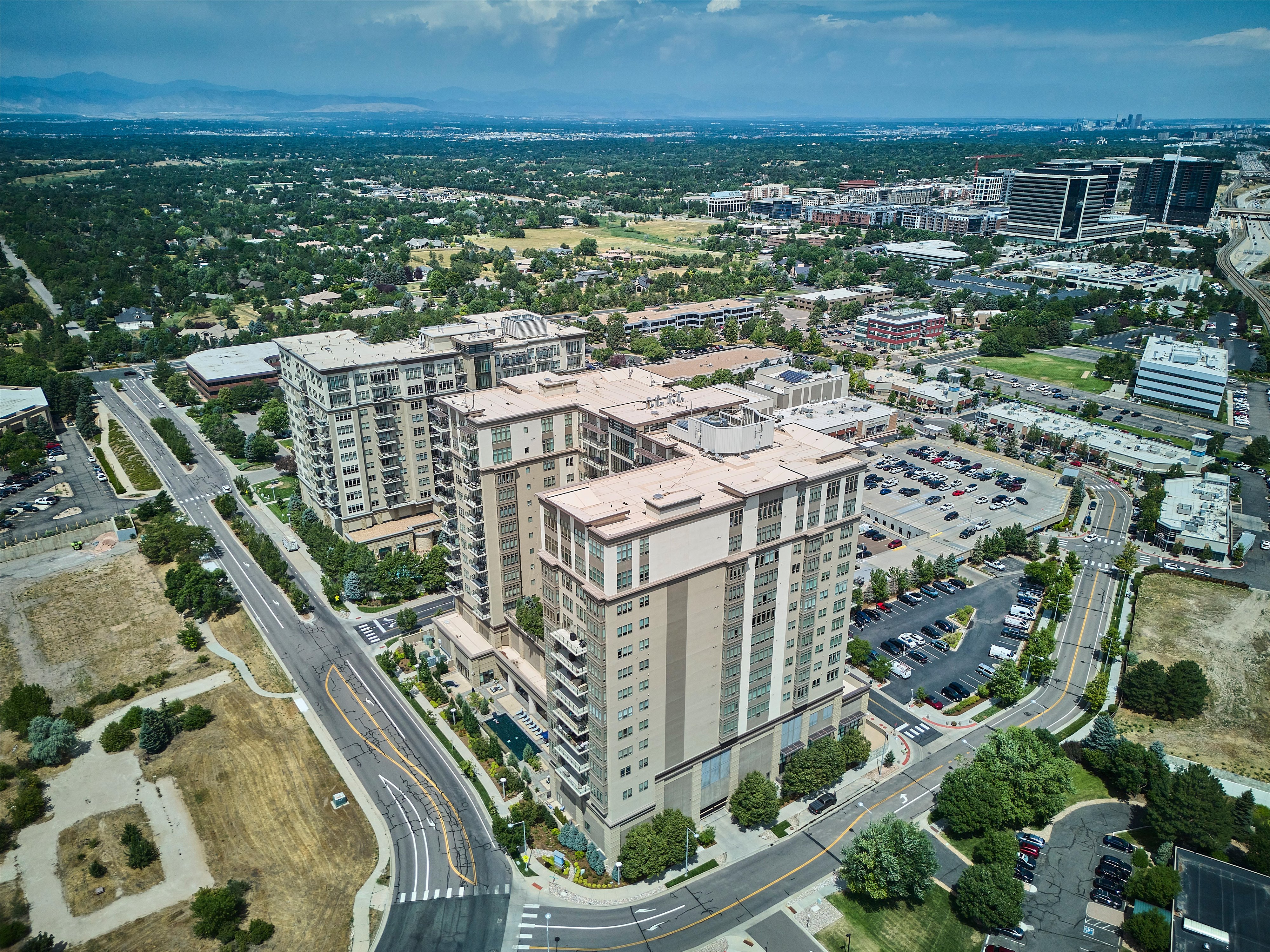  Fantastic 2 Bed/2 Bath End Unit Offering Panoramic Views - 物件實景