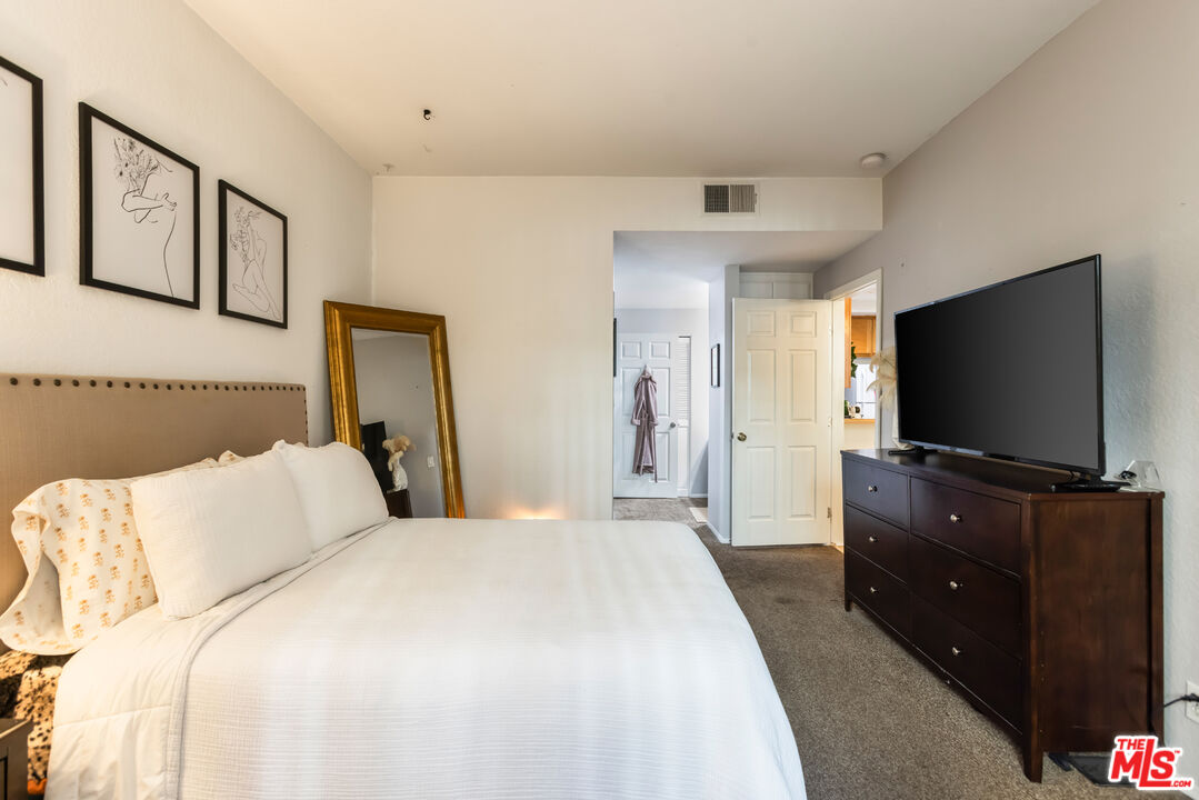 Playa Del Rey, California, 90293, United States, 1 Bedroom Bedrooms, ,1 BathroomBathrooms,Residential,For Sale,1940076