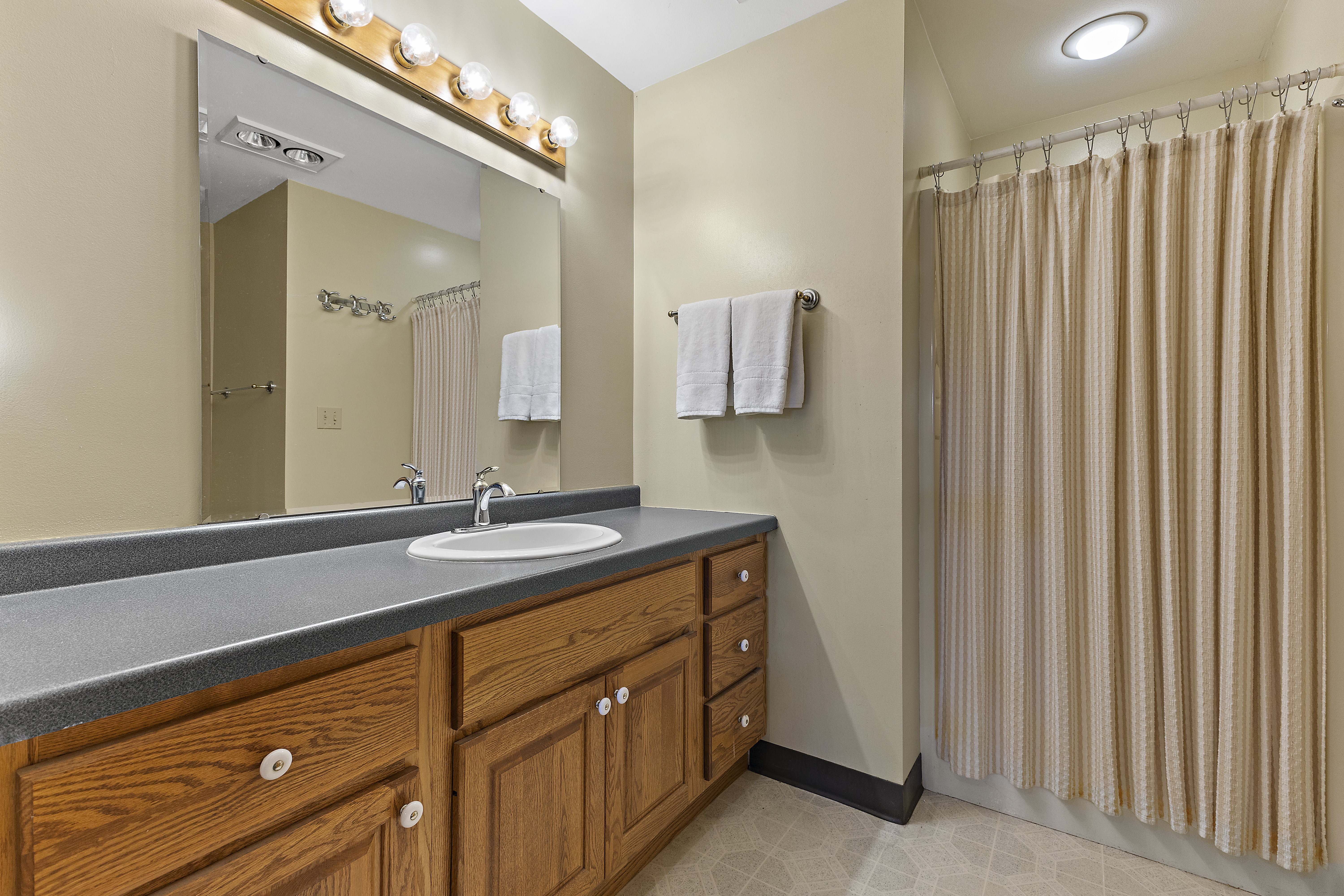  tranquil 3-acre homestead in union  grove - 物件實景