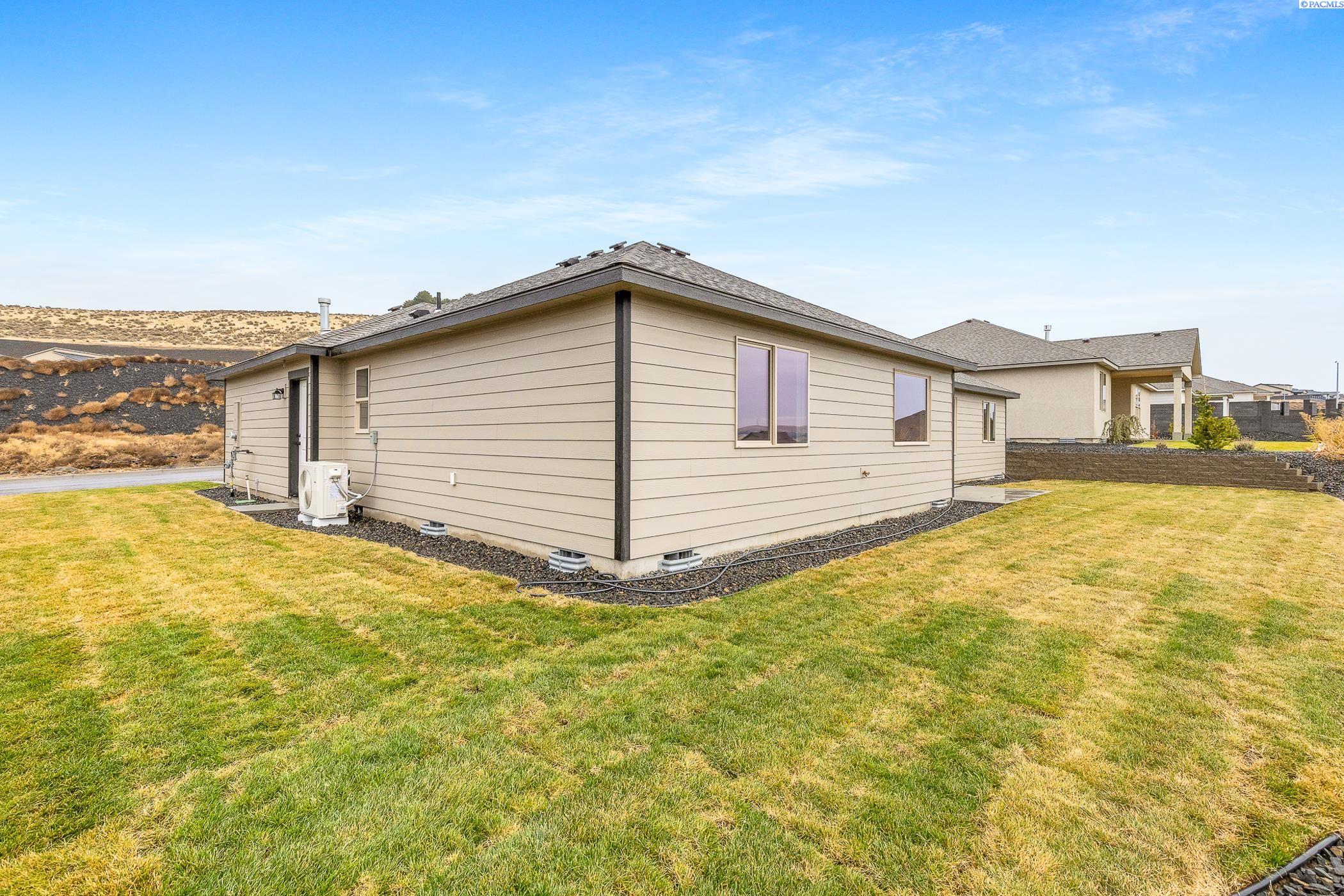 Kennewick, Washington, 99338, United States, 4 Bedrooms Bedrooms, ,1 BathroomBathrooms,Residential,For Sale,1988920