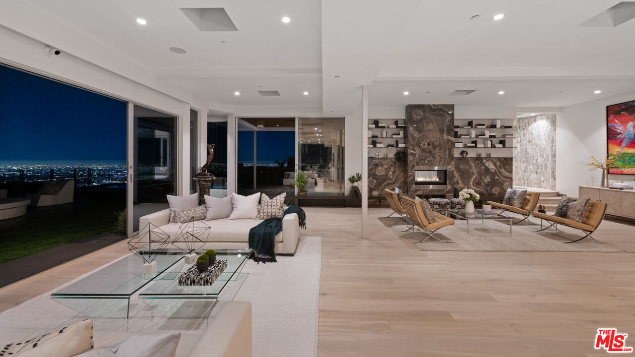 Los Angeles, California, 90069, United States, 4 Bedrooms Bedrooms, ,4 BathroomsBathrooms,Residential,For Sale,1766508