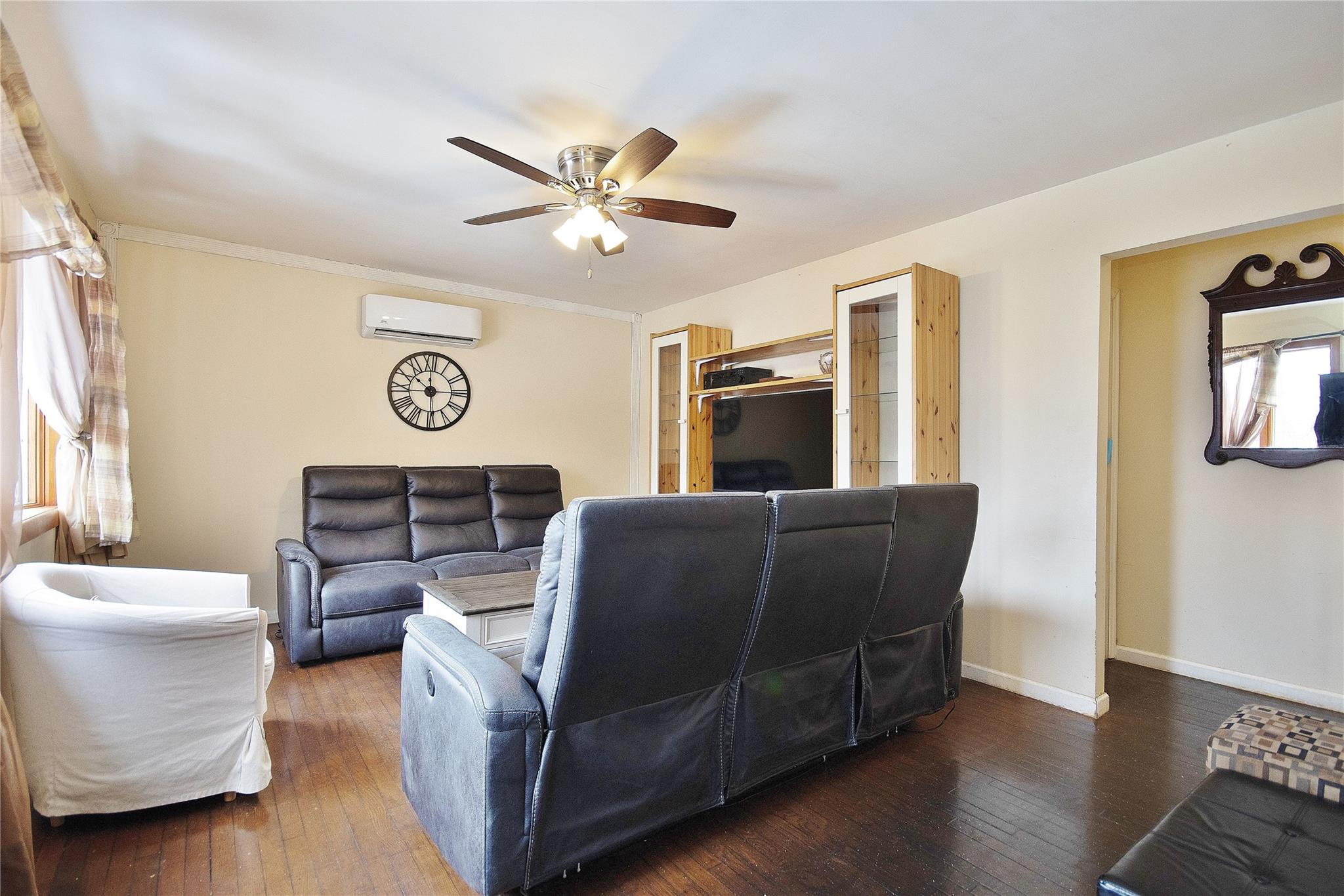 Garnerville, New York, 10923, United States, 5 Bedrooms Bedrooms, ,2 BathroomsBathrooms,Residential,For Sale,1927826