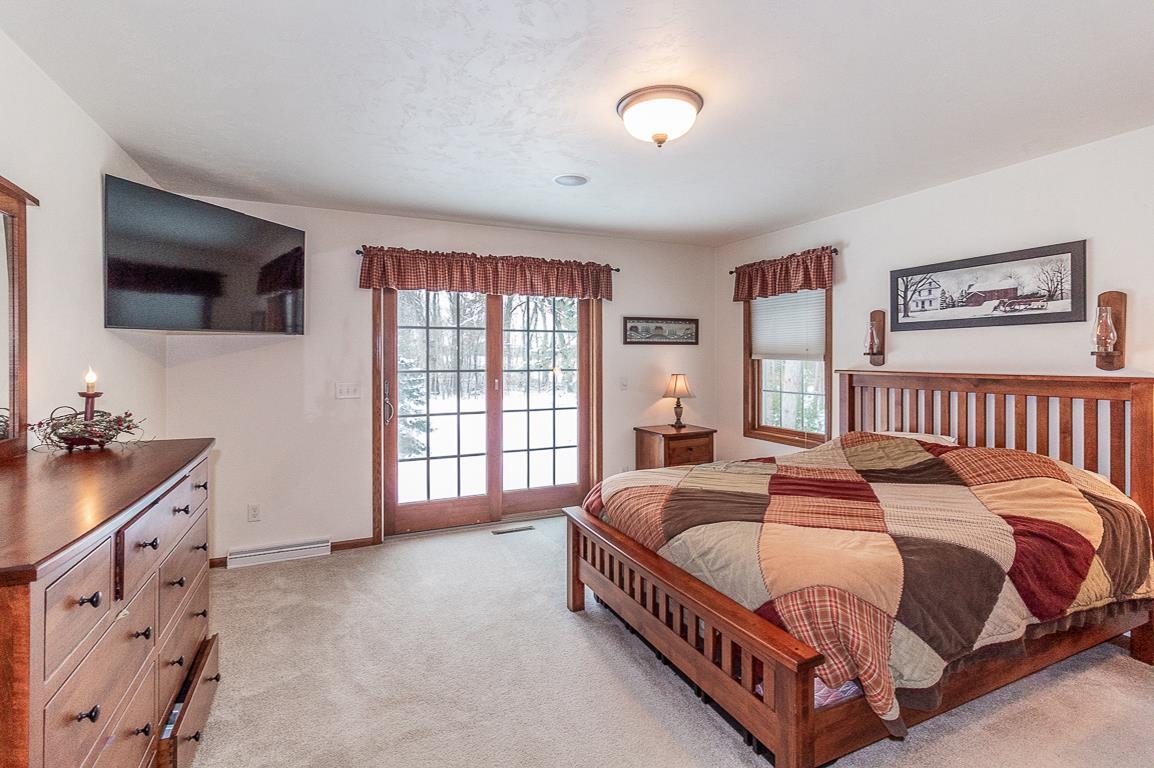 New London, Wisconsin, 54961-8857, United States, 4 Bedrooms Bedrooms, ,4 BathroomsBathrooms,Residential,For Sale,2001494