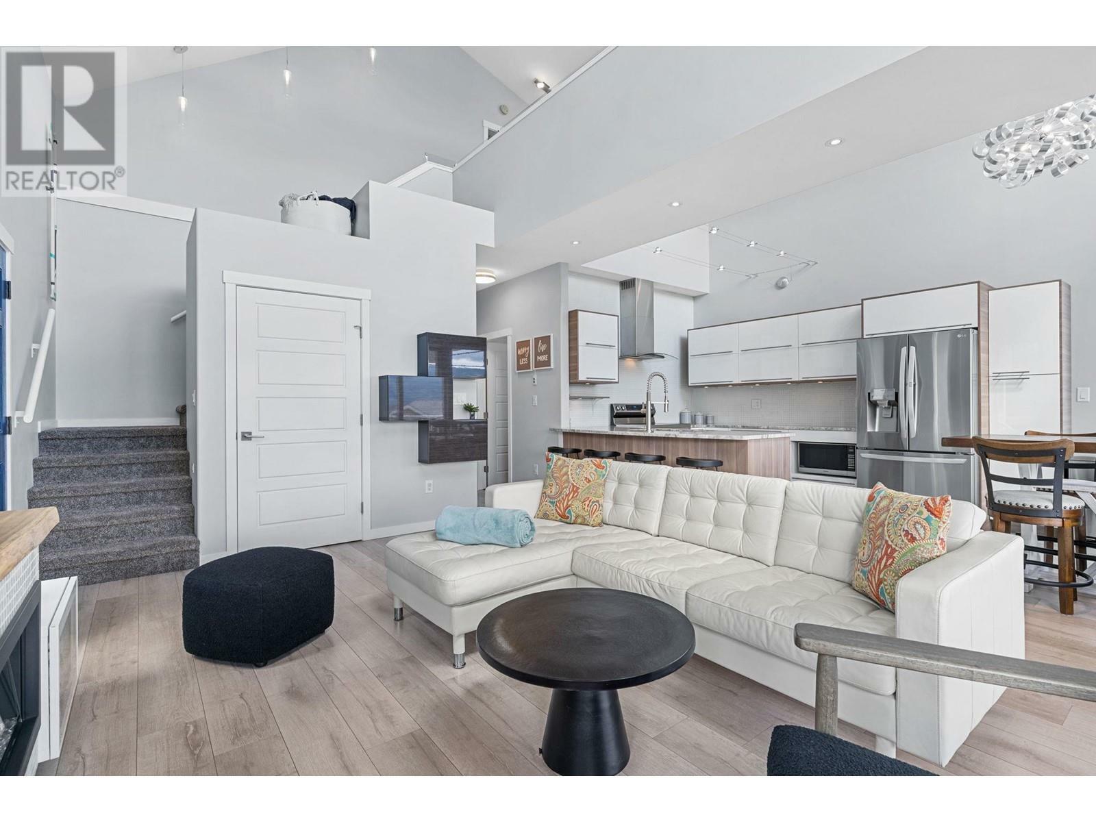 KELOWNA, British Columbia, V1Z 3R8, CA, 3 Bedrooms Bedrooms, ,2 BathroomsBathrooms,Residential,For Sale,1836675