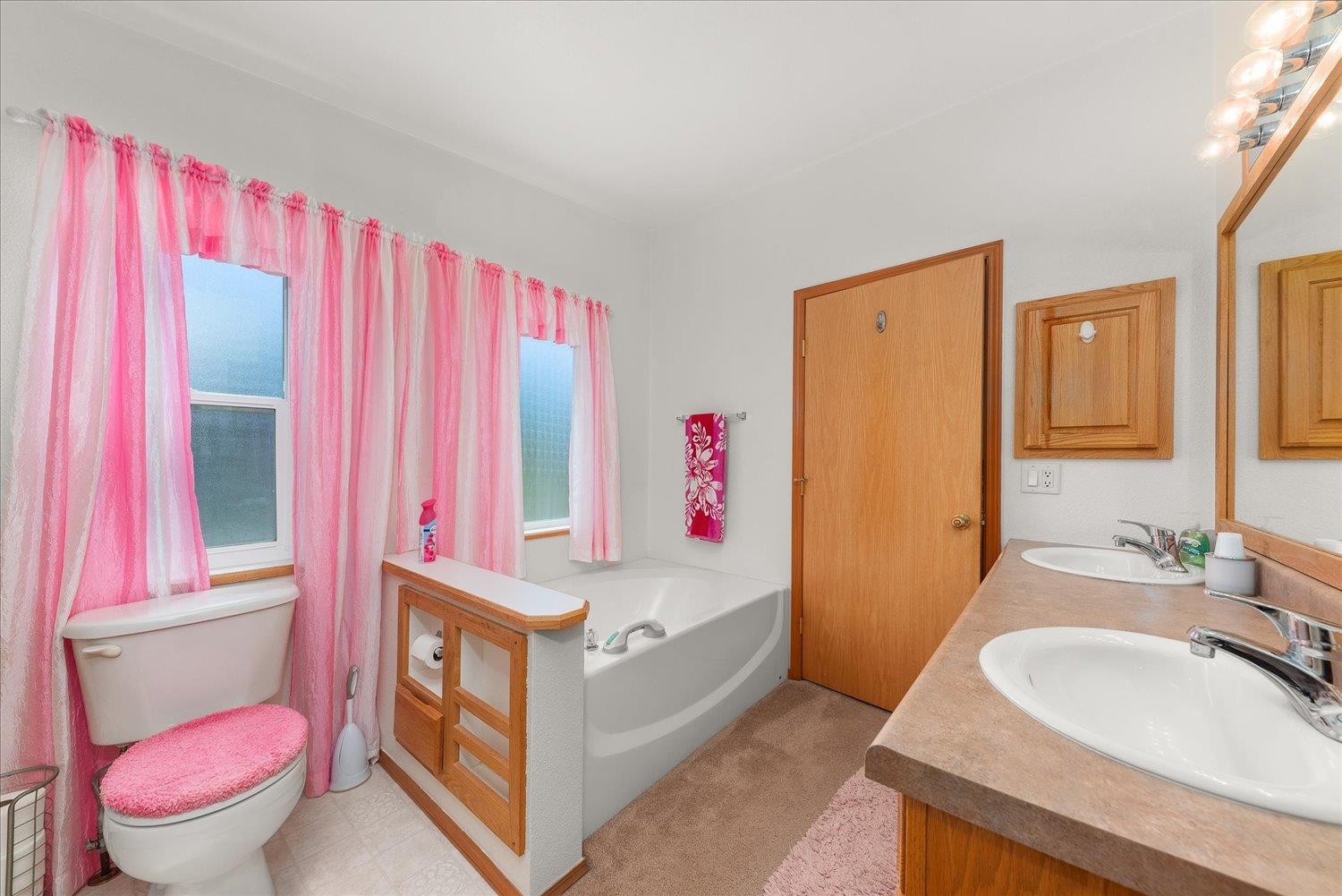 Chewelah, Washington, 99109, United States, 3 Bedrooms Bedrooms, ,2 BathroomsBathrooms,Residential,For Sale,1973712