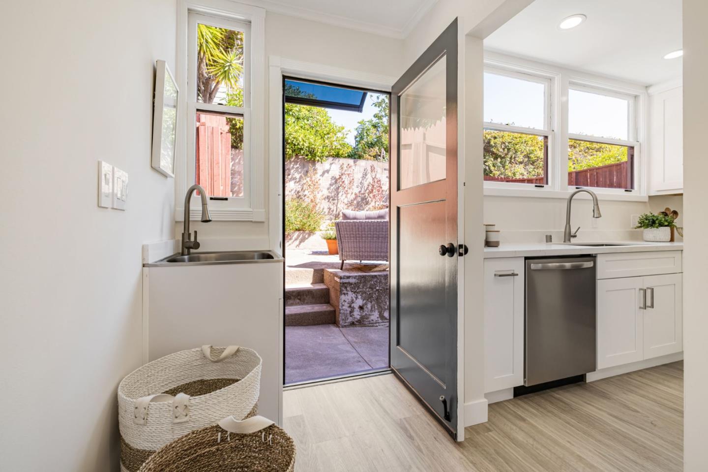 San Francisco, California, 94134, United States, 2 Bedrooms Bedrooms, ,1 BathroomBathrooms,Residential,For Sale,1926351