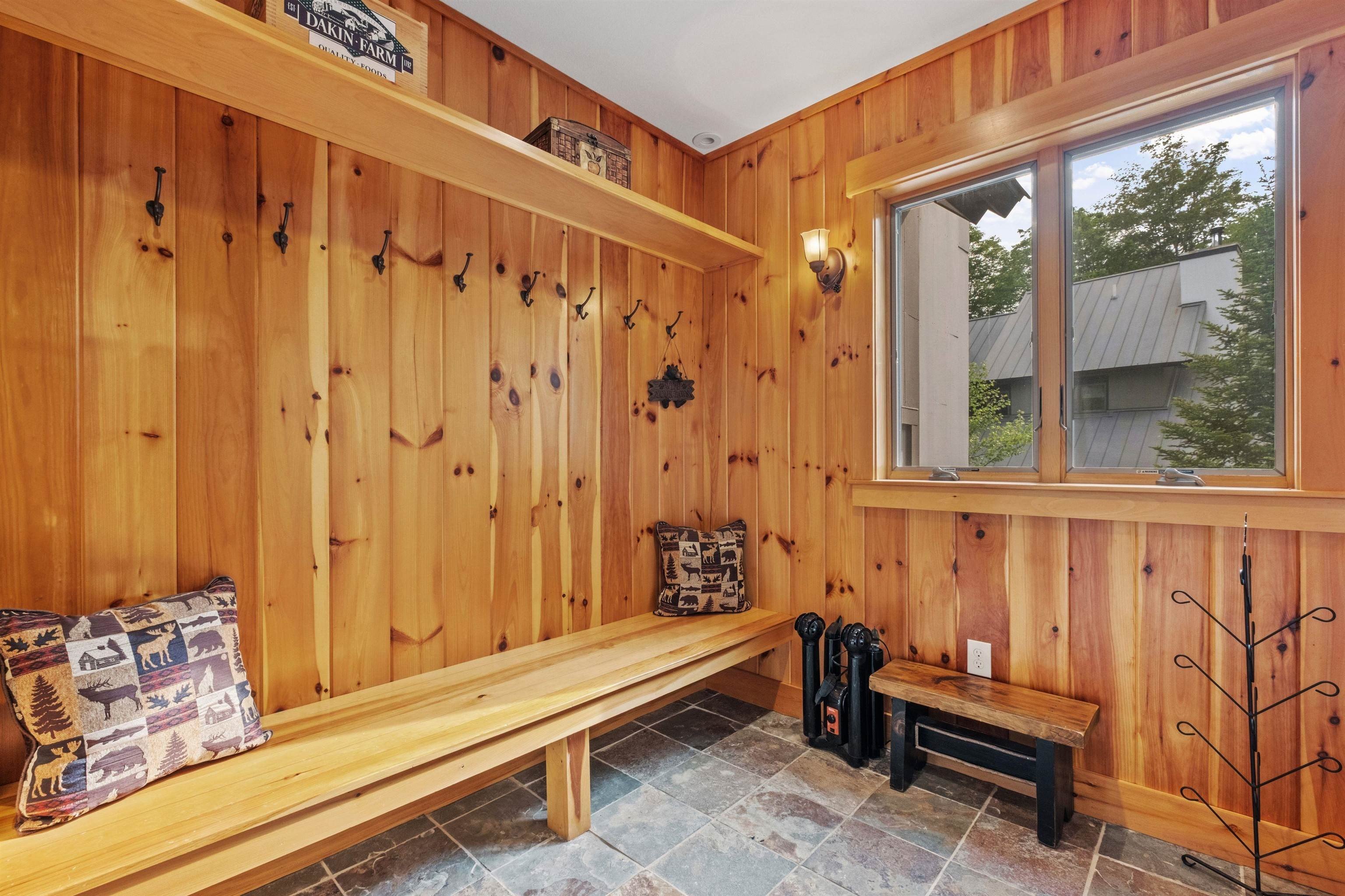 Lincoln, New Hampshire, 03251, United States, 5 Bedrooms Bedrooms, ,3 BathroomsBathrooms,Residential,For Sale,1981884