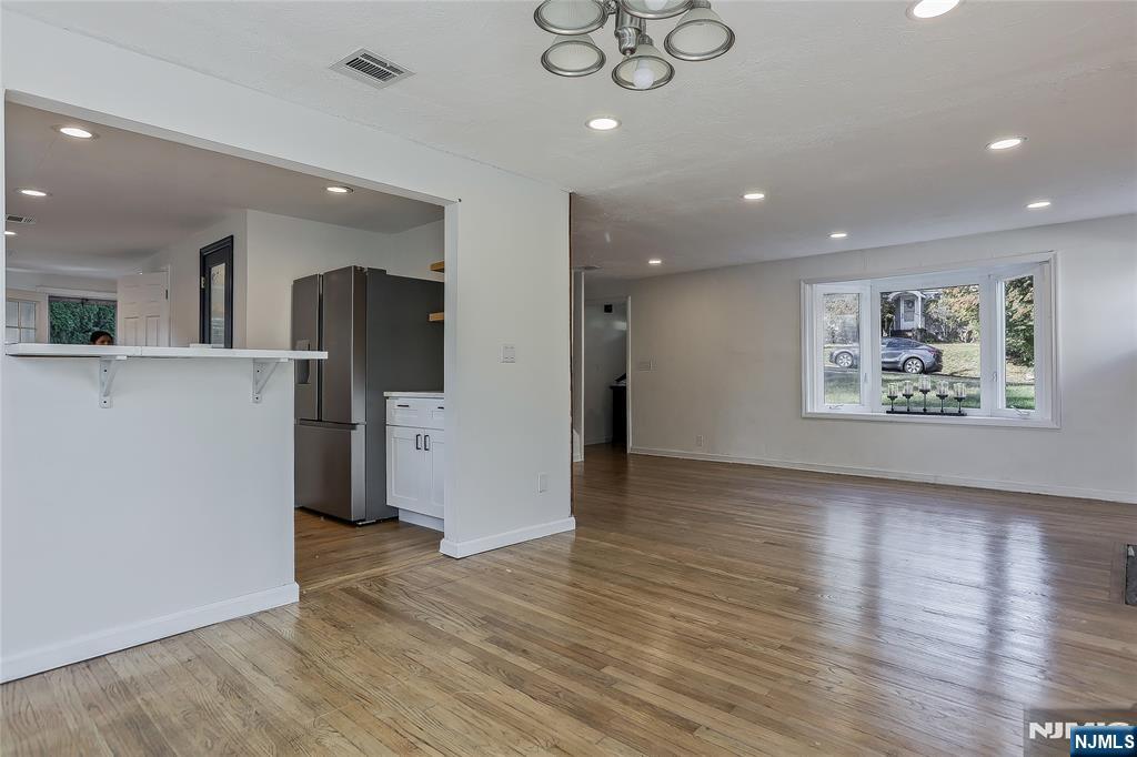 Waldwick, New Jersey, 07463, United States, 3 Bedrooms Bedrooms, ,3 BathroomsBathrooms,Residential,For Sale,1992926